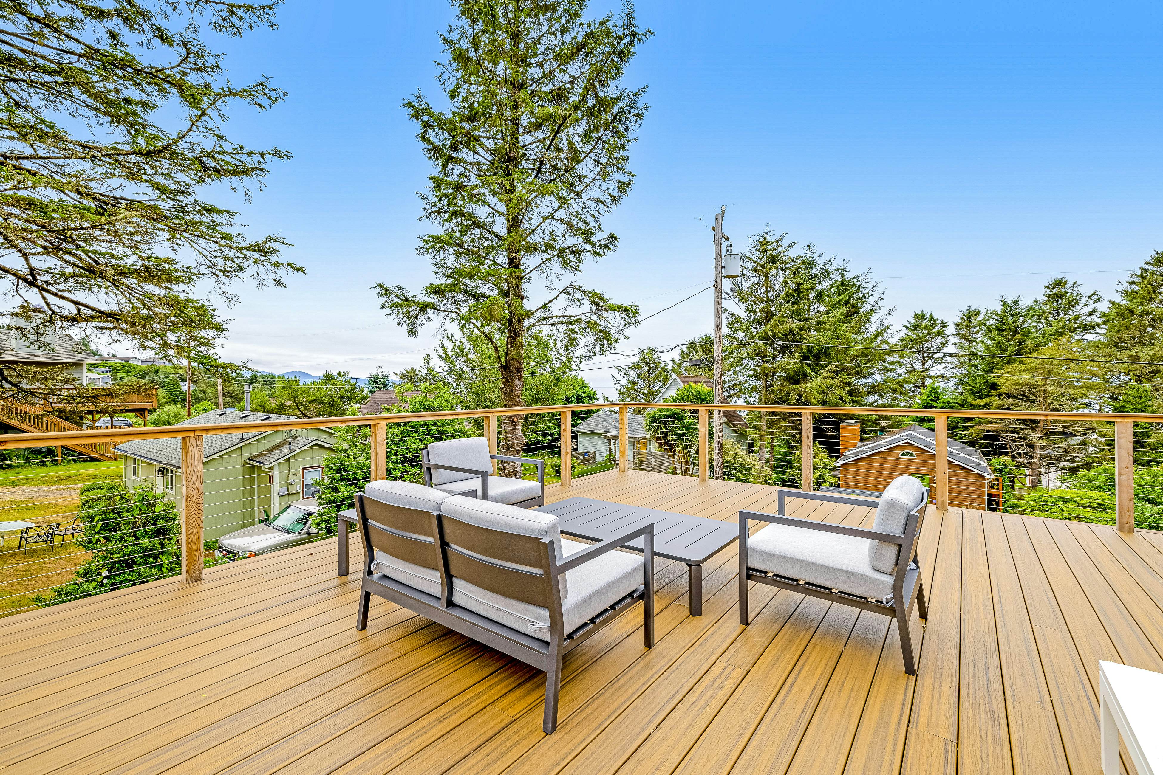 Ocean View Home w/ Private Hot Tub, Great Deck, Fireplace - Walk to the Beach