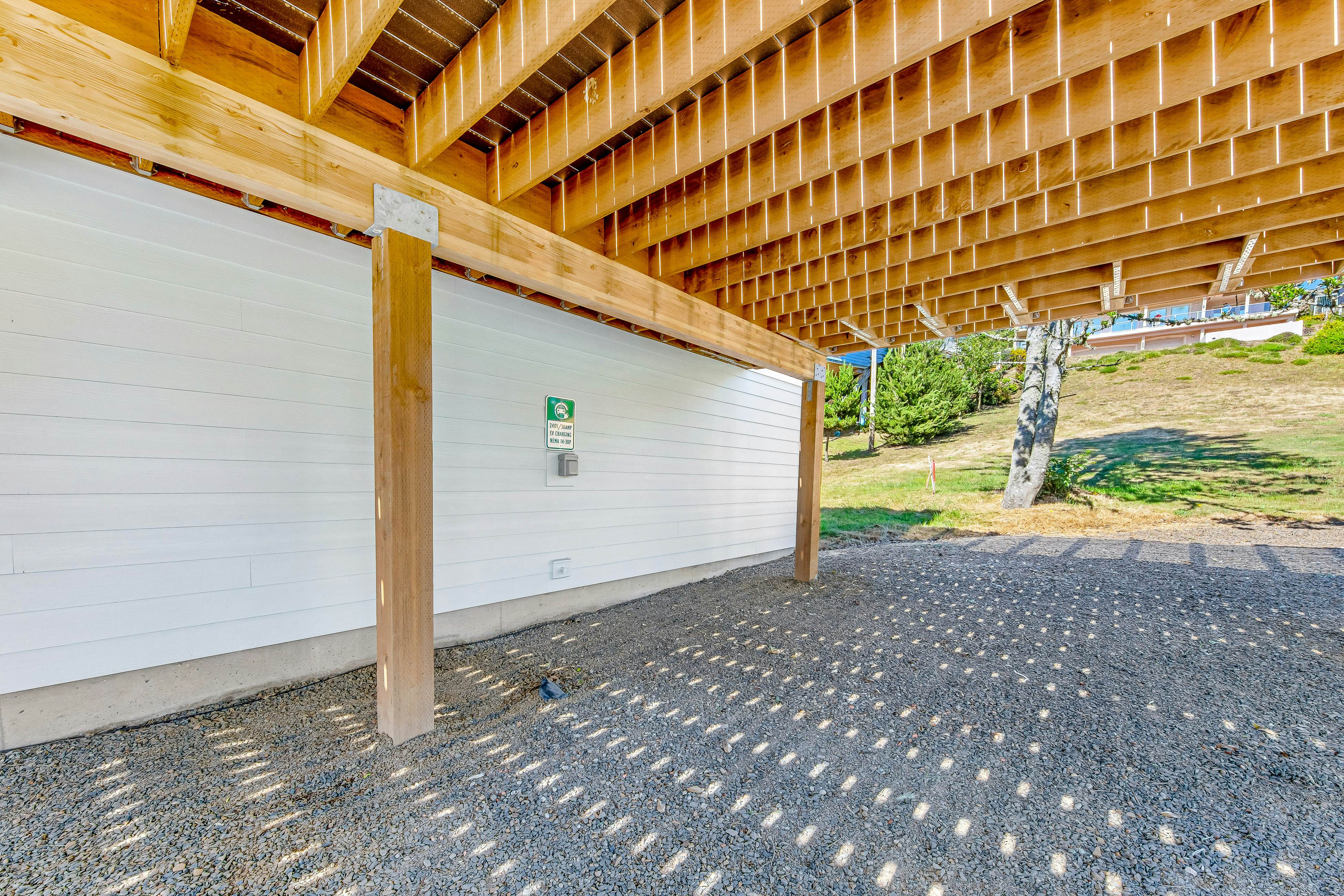 Ocean View Home w/ Private Hot Tub, Great Deck, Fireplace - Walk to the Beach