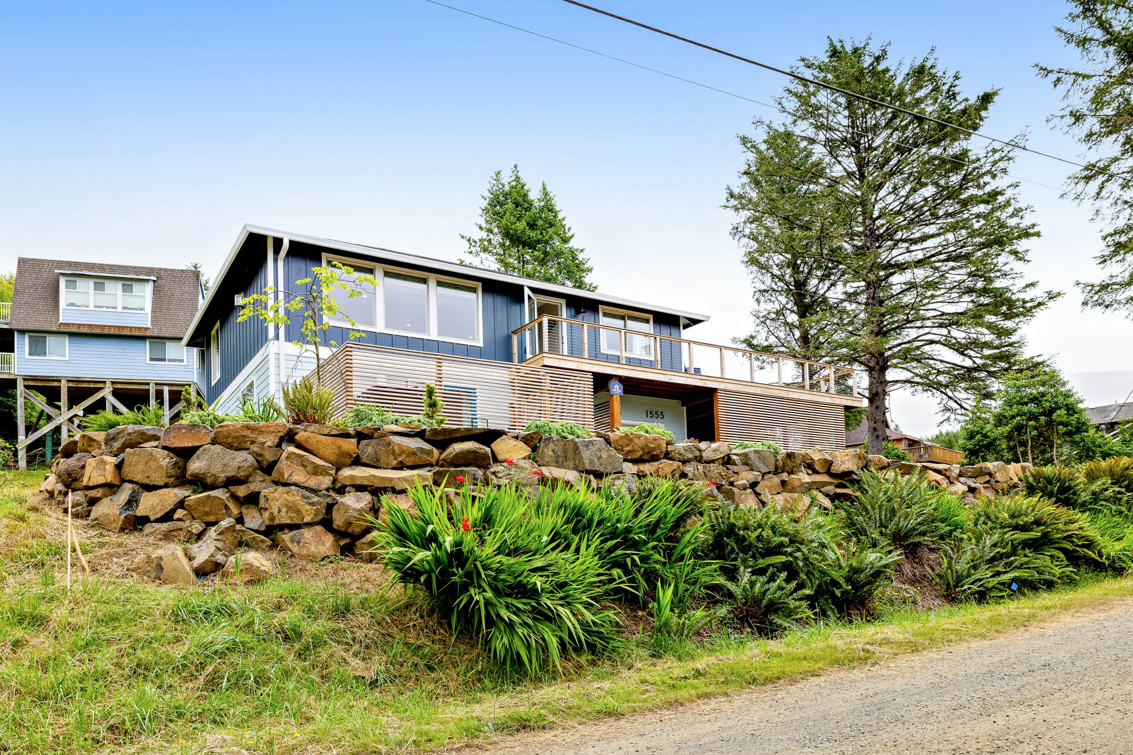 Ocean View Home w/ Private Hot Tub, Great Deck, Fireplace - Walk to the Beach