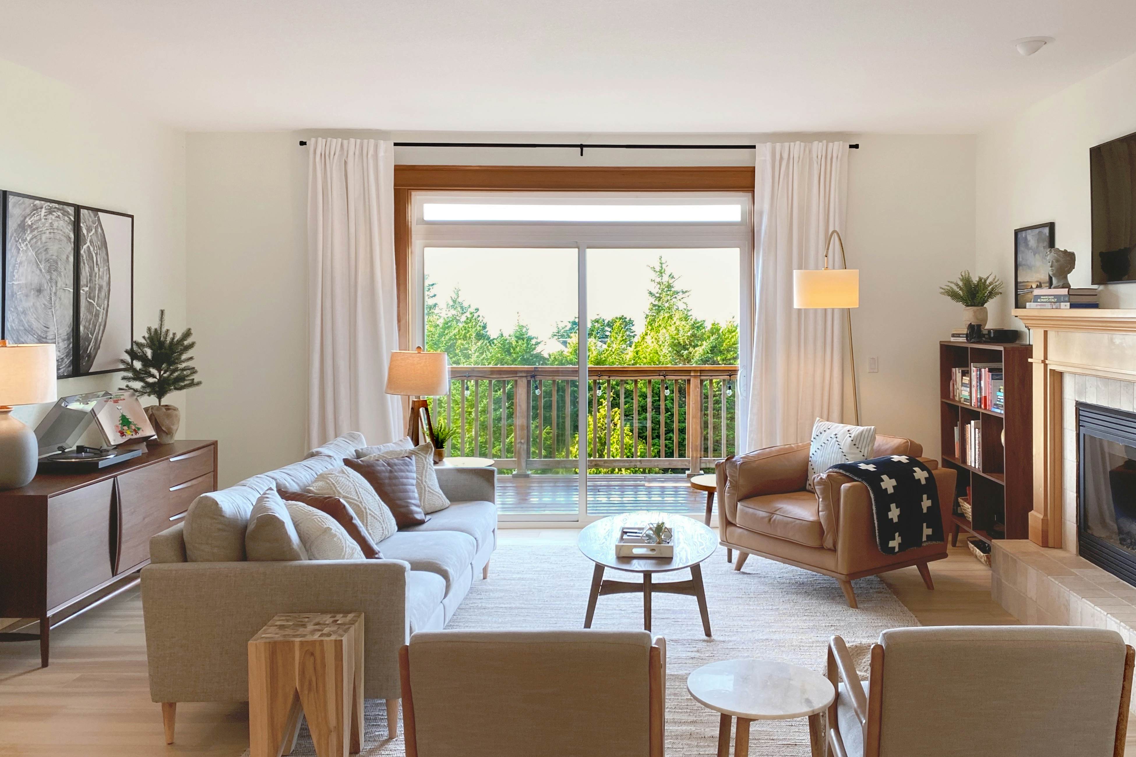 Dog-friendly home with ocean views, deck, washer/dryer, grill, & fireplace