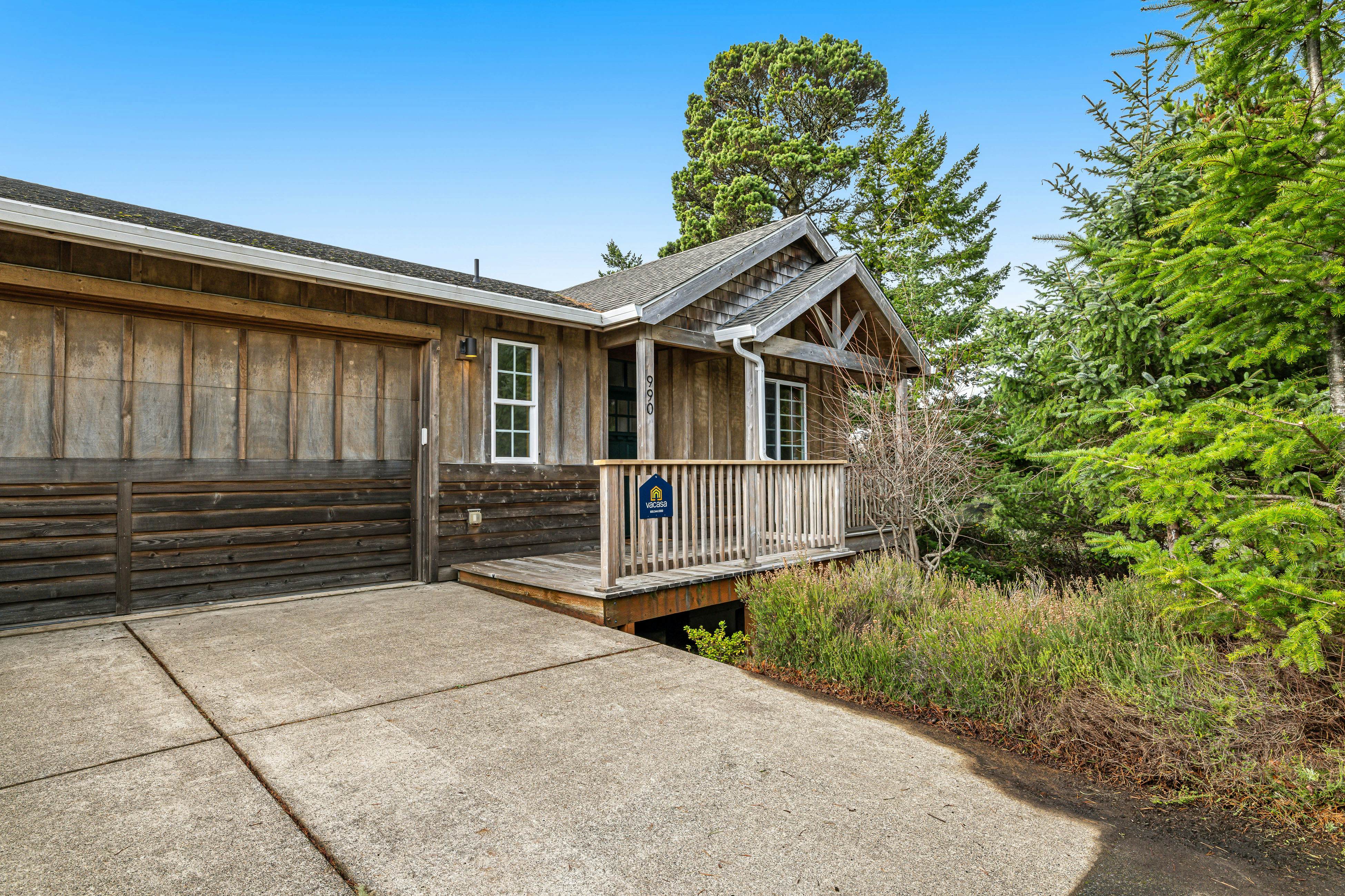 Dog-friendly home with ocean views, deck, washer/dryer, grill, & fireplace