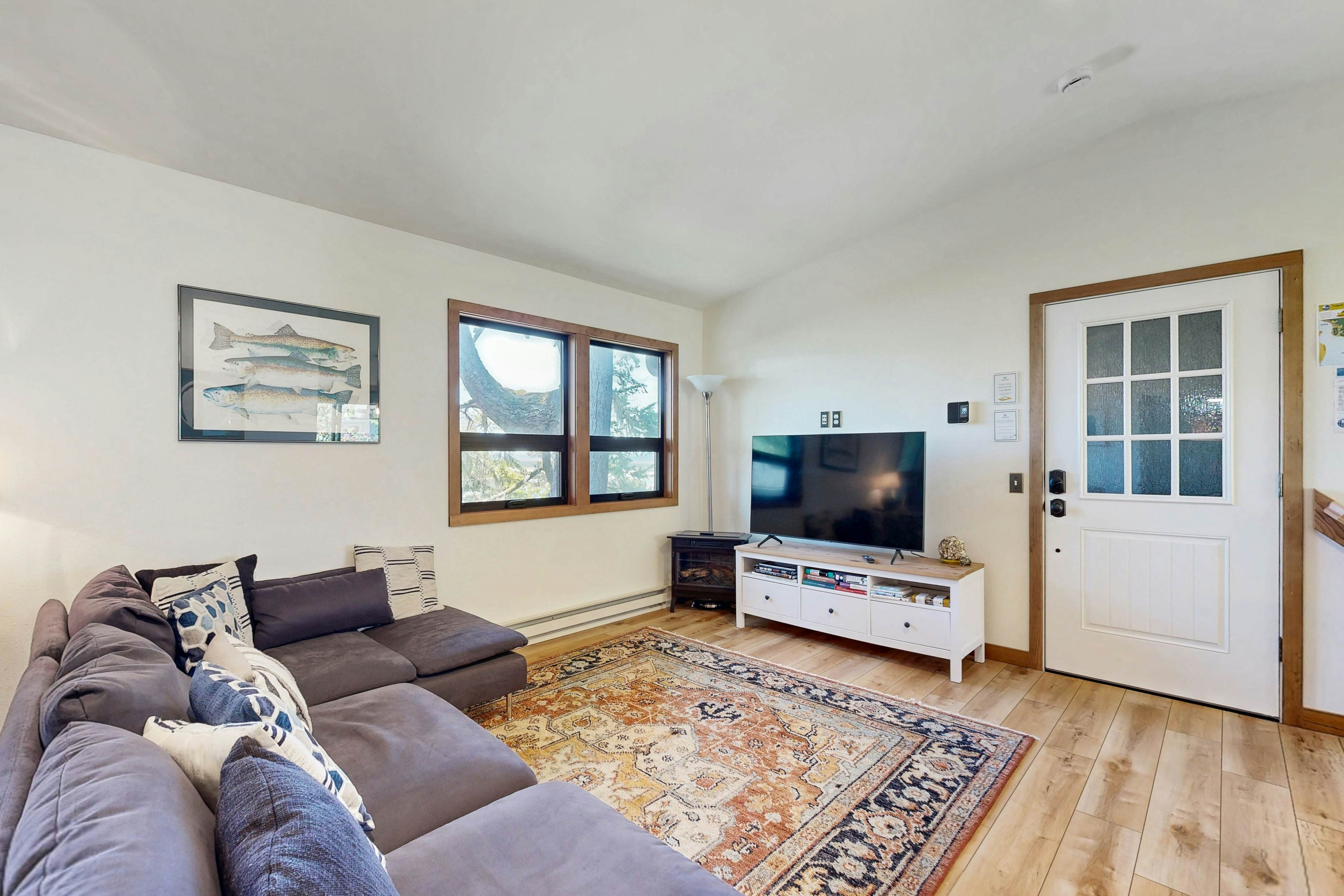 Bay-view, dog-friendly home with a pool table & children's items