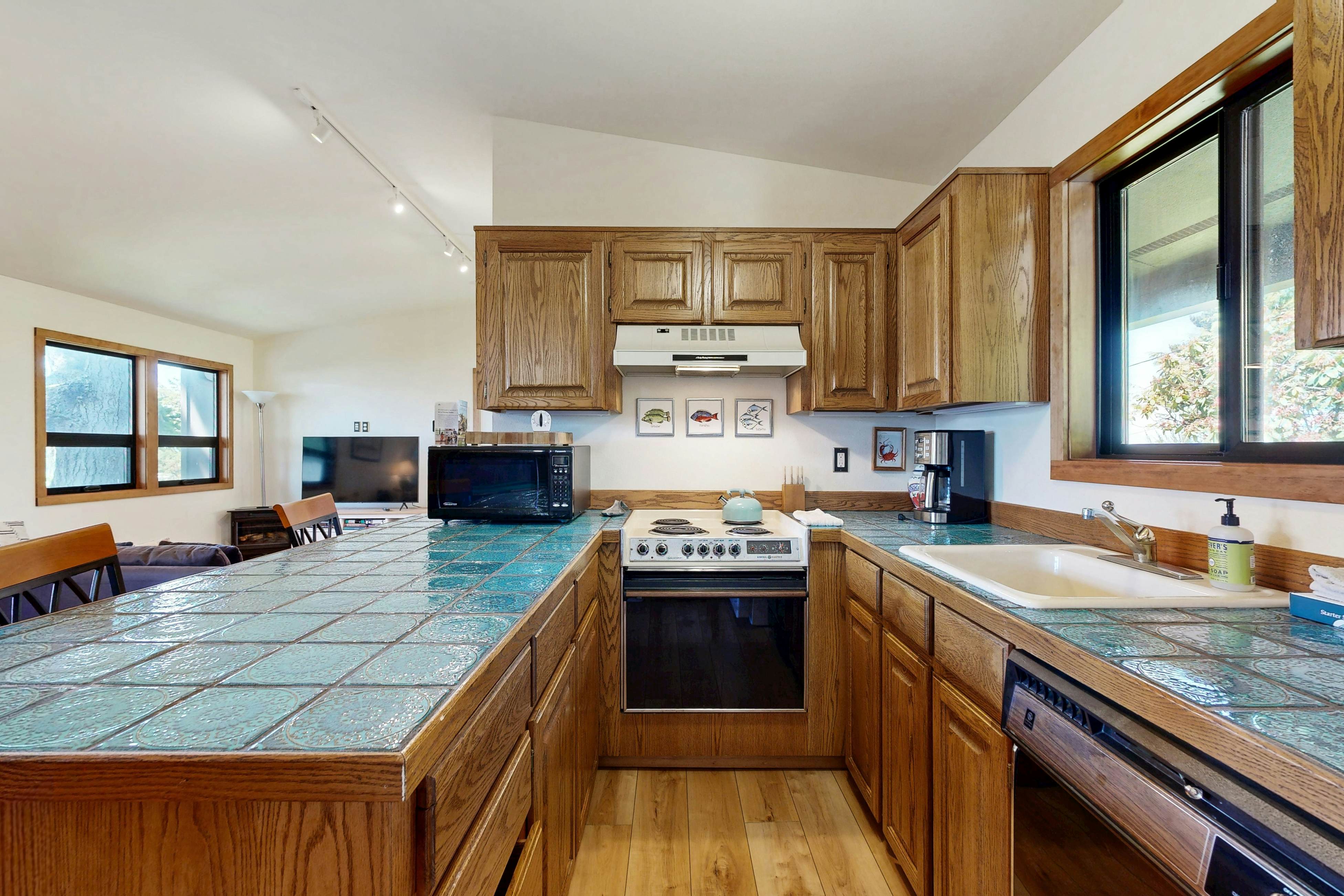 Bay-view, dog-friendly home with a pool table & children's items