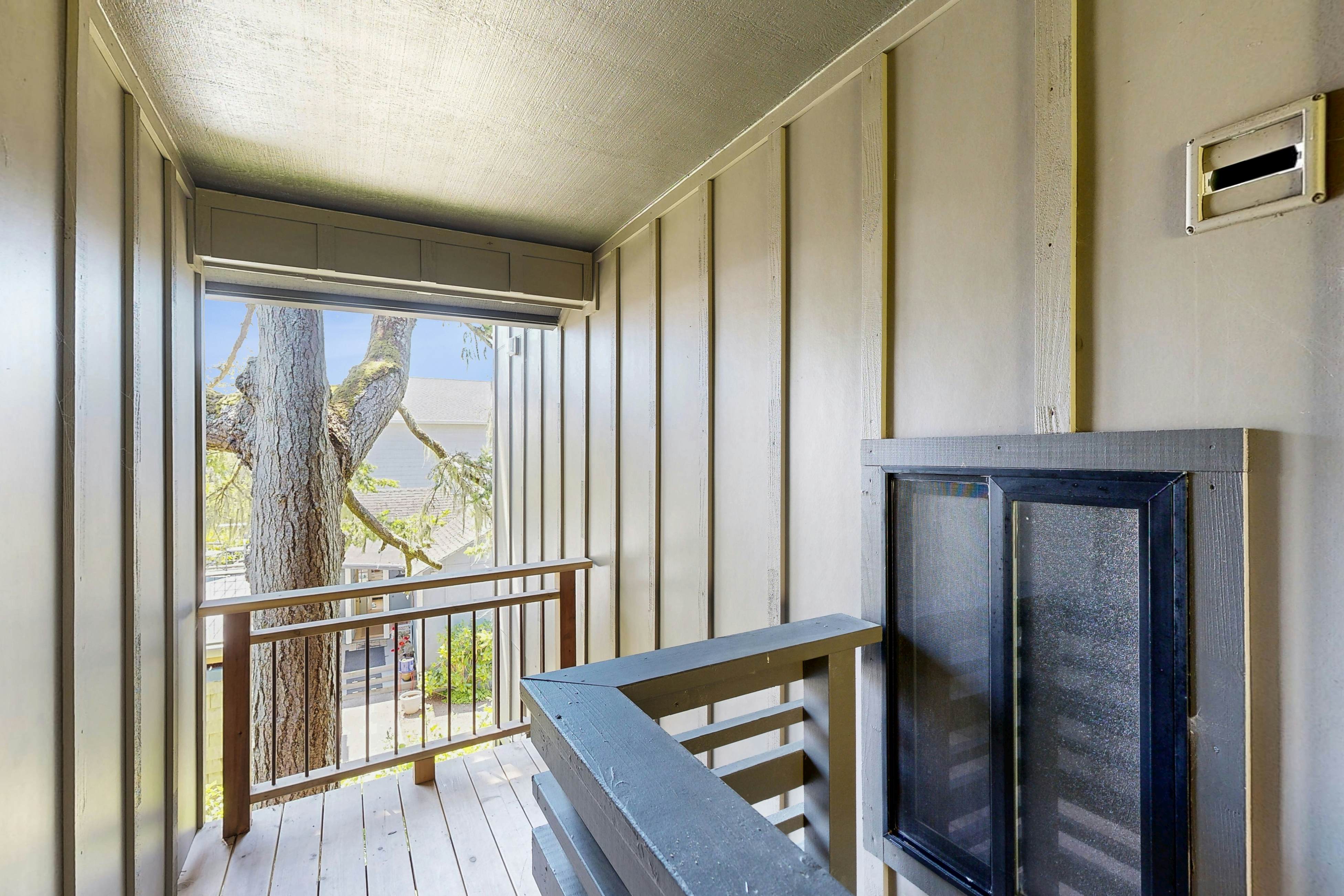 Bay-view, dog-friendly home with a pool table & children's items