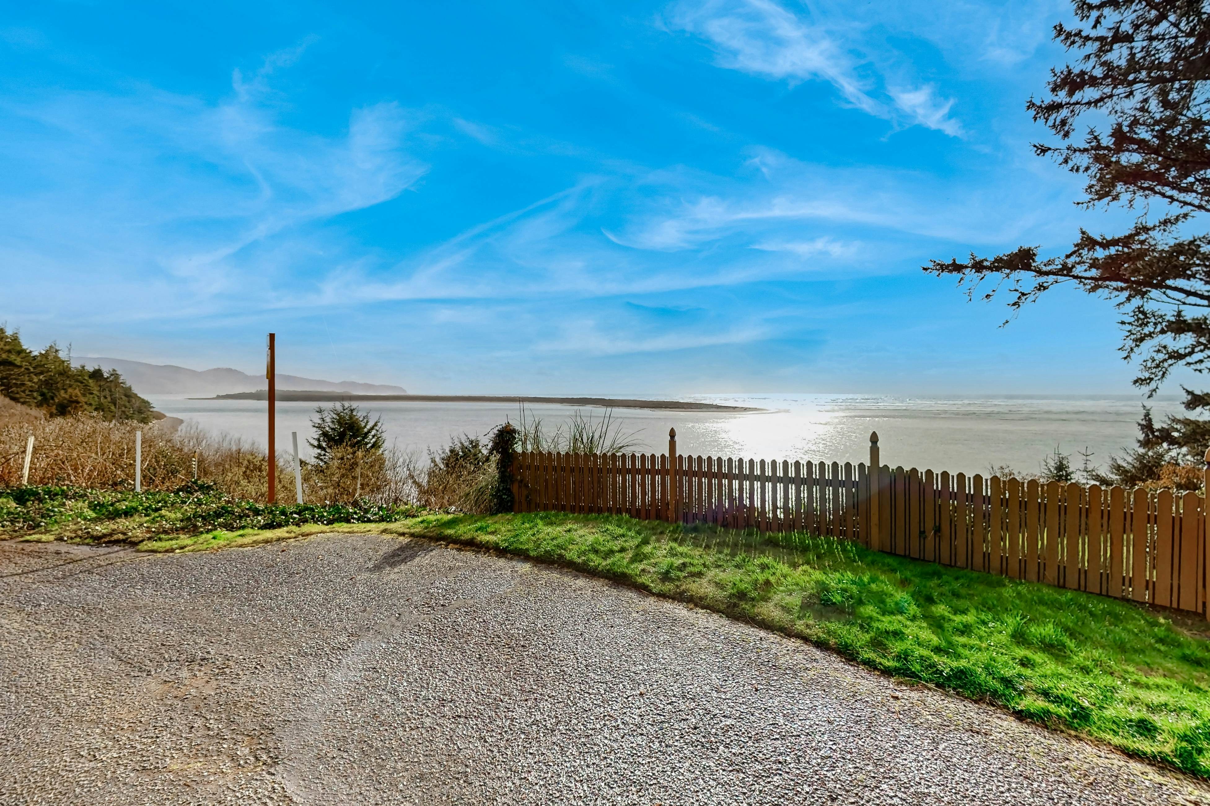 Quaint oceanfront hideaway with open layout fireplace central AC and gas grill