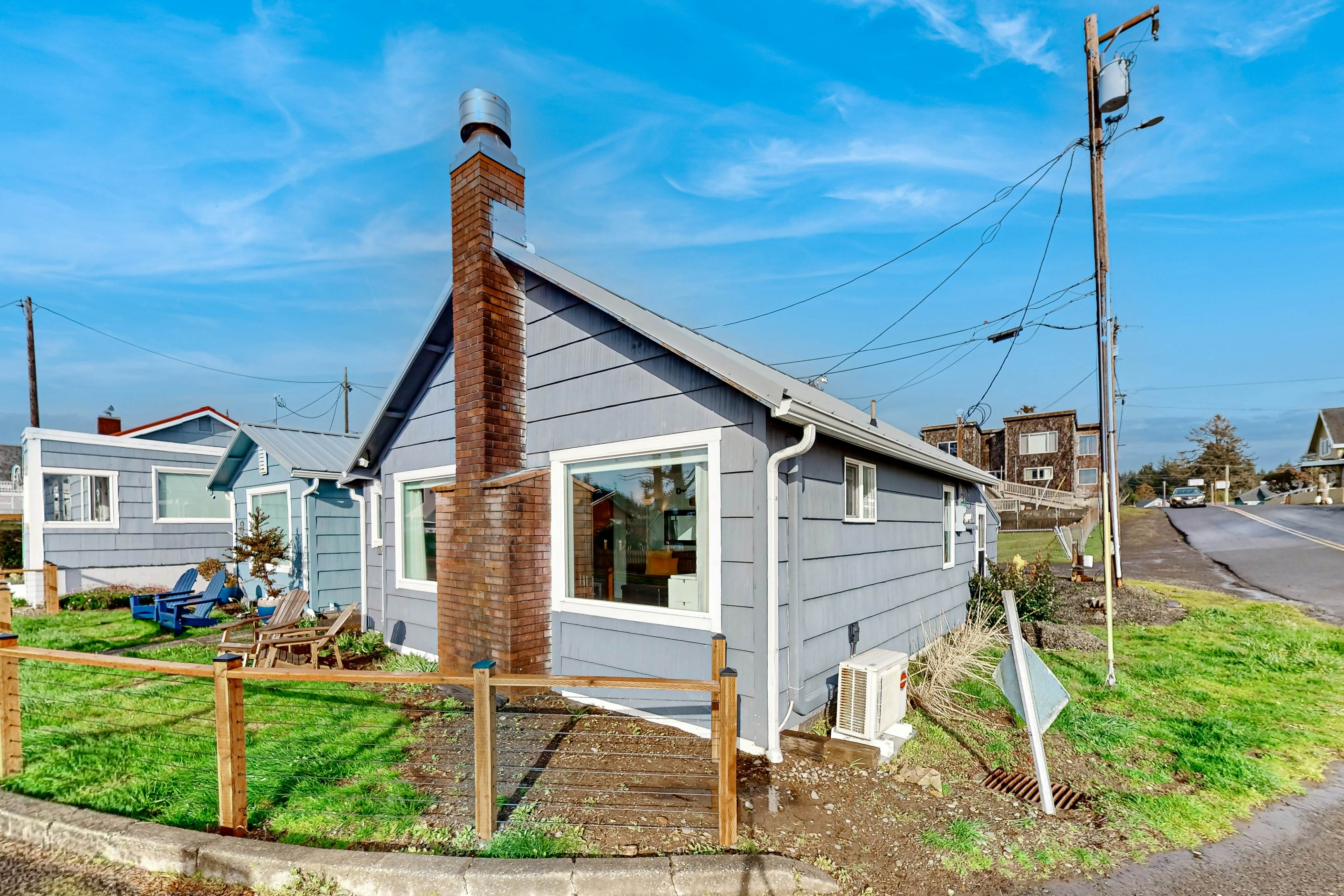 Quaint oceanfront hideaway with open layout fireplace central AC and gas grill