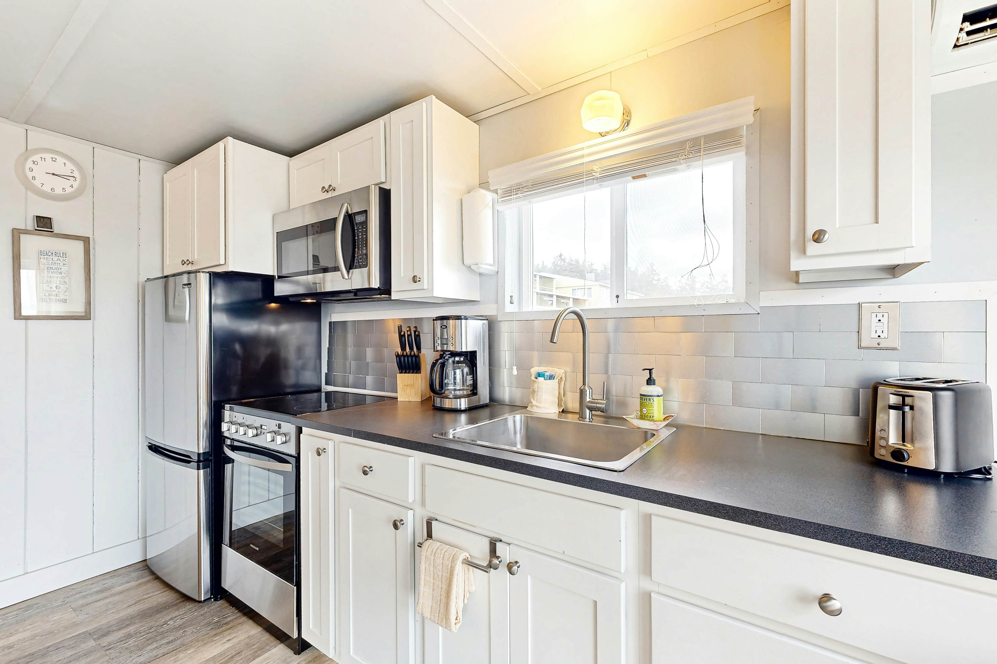 Quaint oceanfront hideaway with open layout fireplace central AC and gas grill