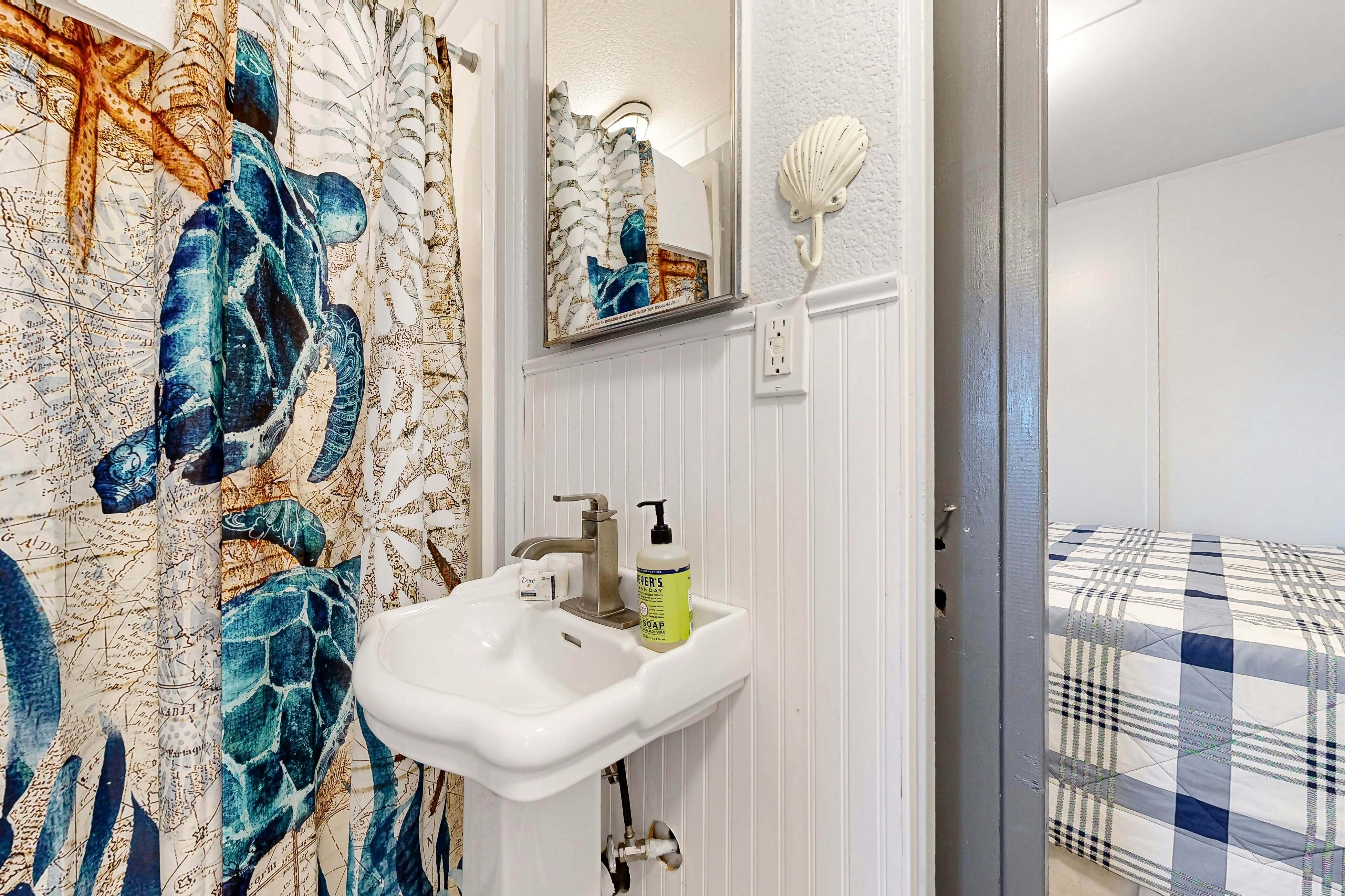 Quaint oceanfront hideaway with open layout fireplace central AC and gas grill