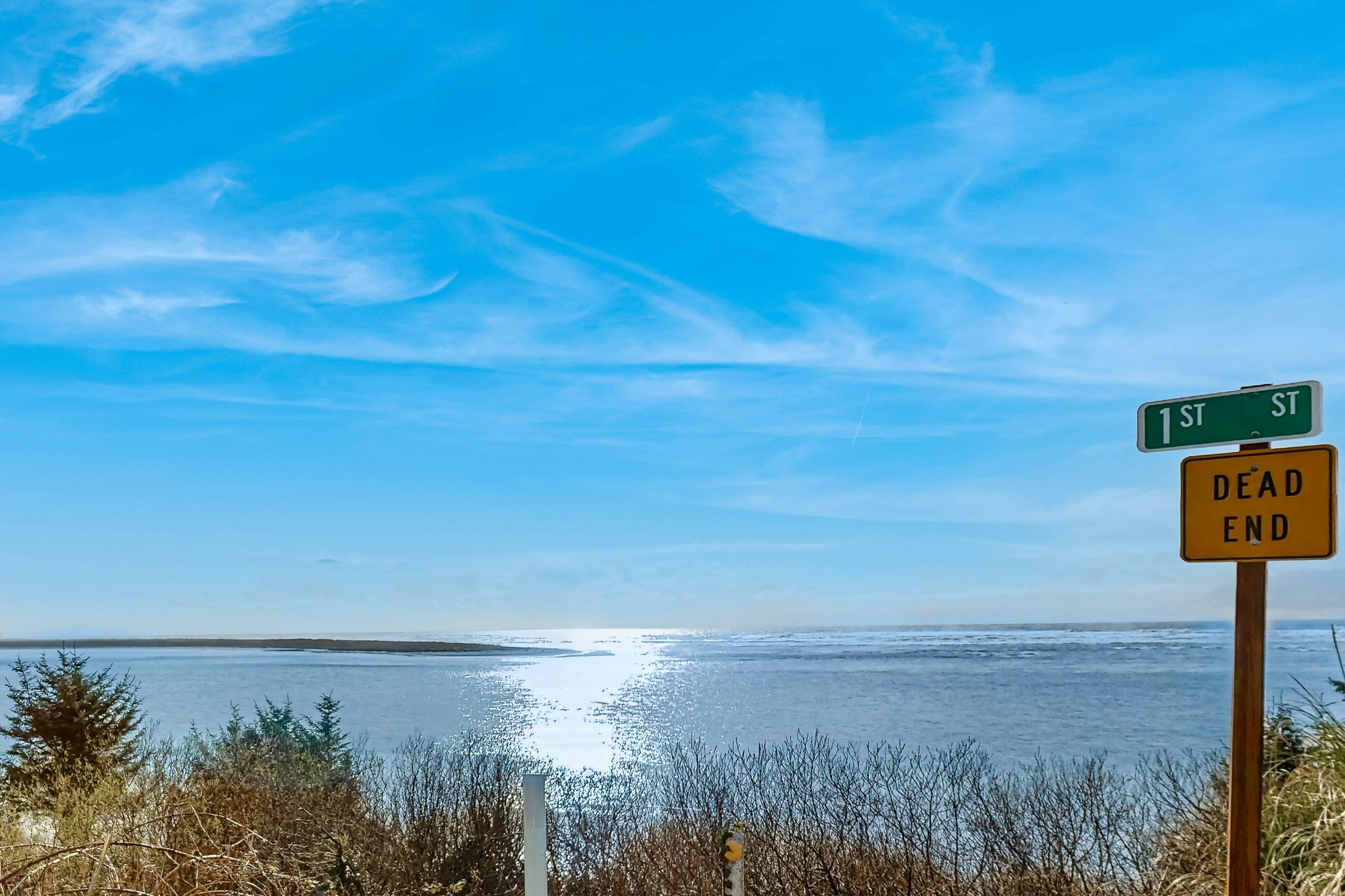 Quaint oceanfront hideaway with open layout fireplace central AC and gas grill