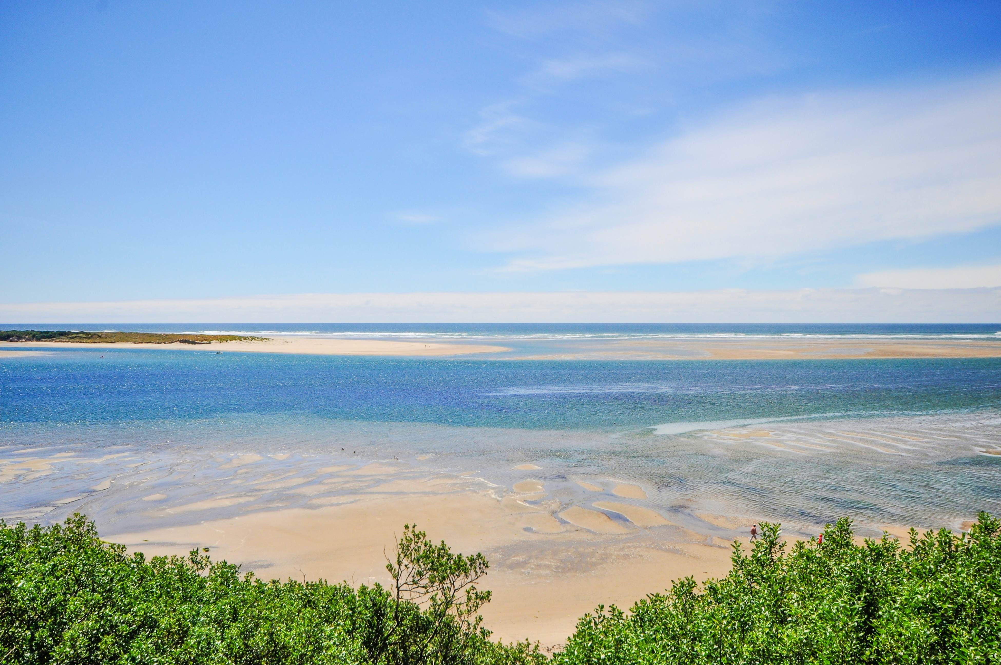 Quaint oceanfront hideaway with open layout fireplace central AC and gas grill