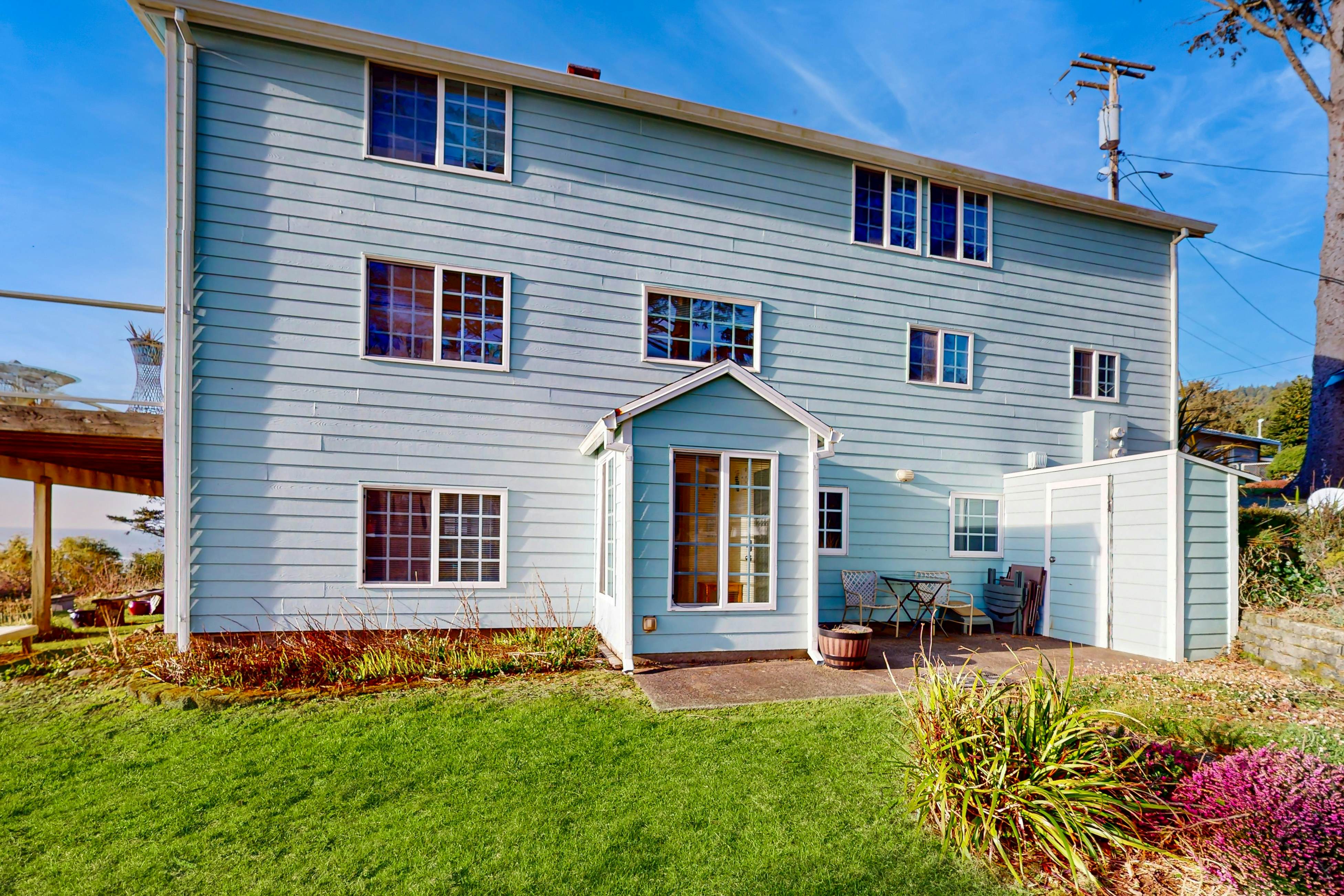 Oceanview Escape with Sweeping Views and Easy Beach Access