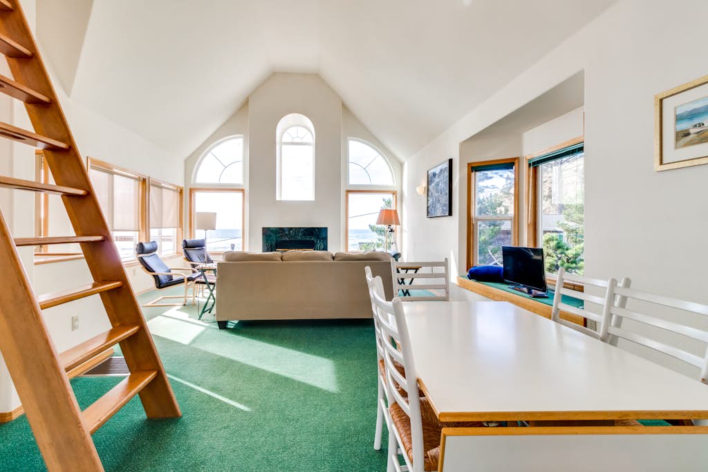 Relaxing Bayfront Home with Ocean Views and Easy Beach Access Dogs Welcome