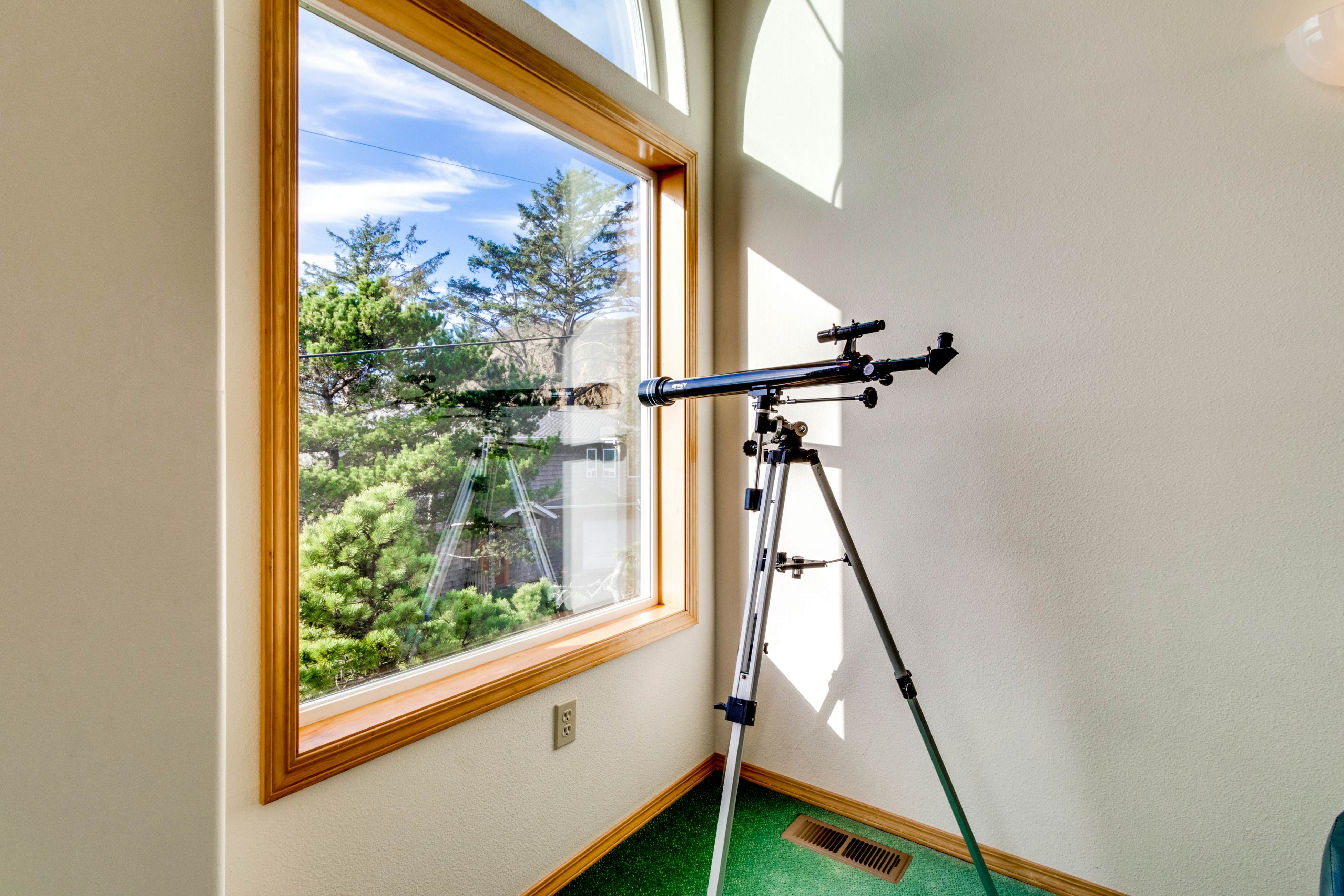 Relaxing Bayfront Home with Ocean Views & Easy Beach Access - Dogs Welcome