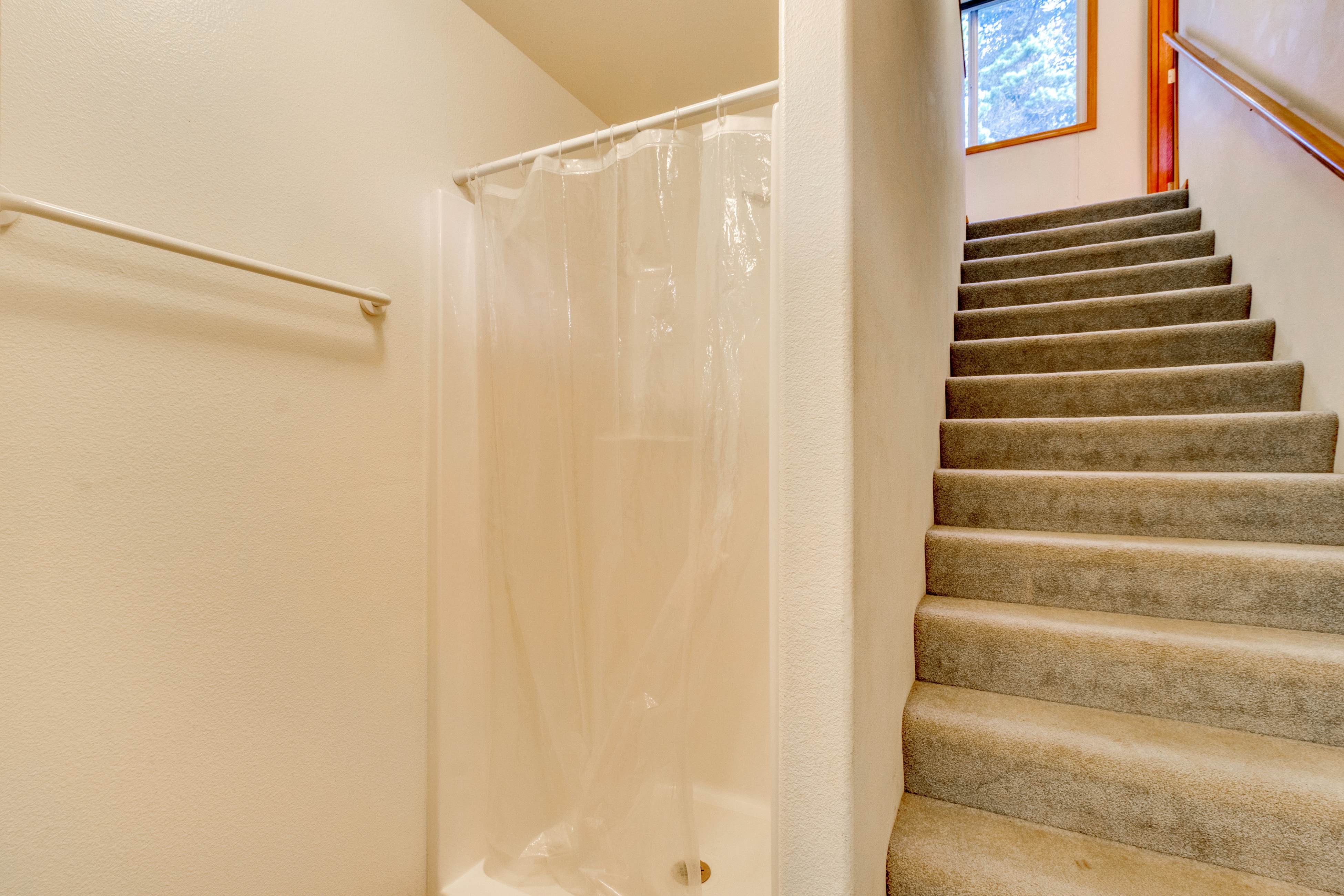 Relaxing Bayfront Home with Ocean Views & Easy Beach Access - Dogs Welcome