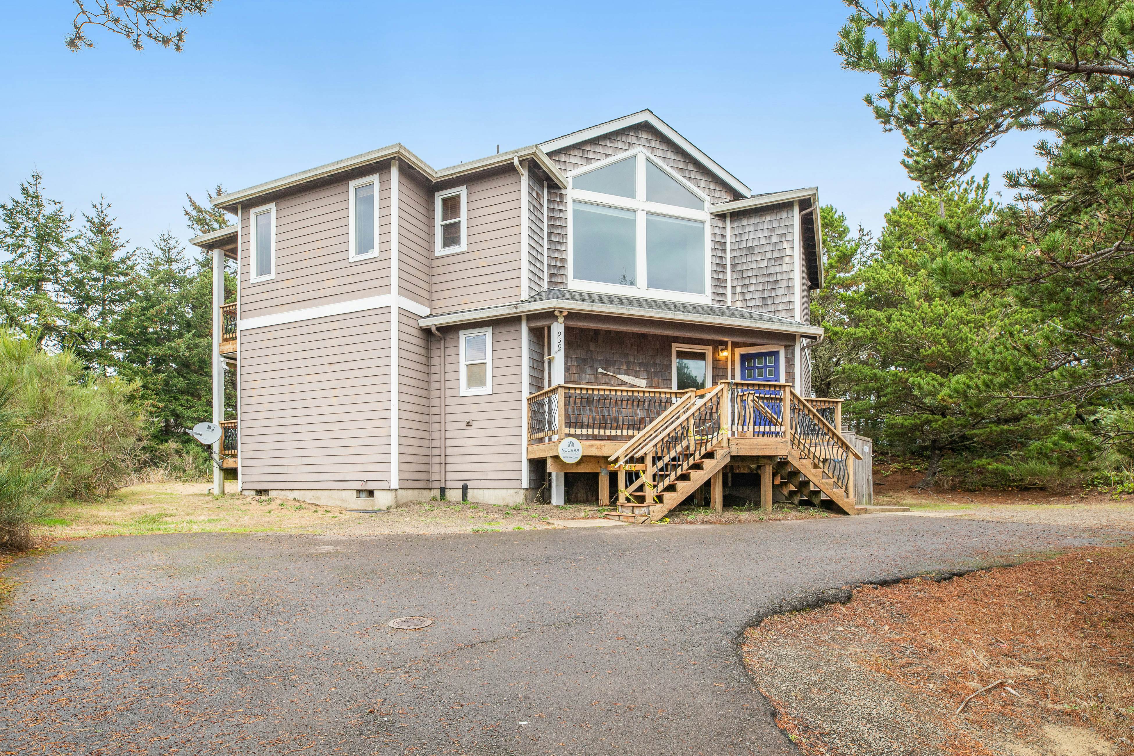 Spacious Oceanside Home with Private Hot Tub and Pacific Views - Dog-Friendly