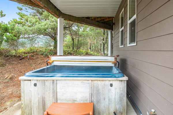 Spacious Oceanside Home with Private Hot Tub and Pacific Views Dog Friendly