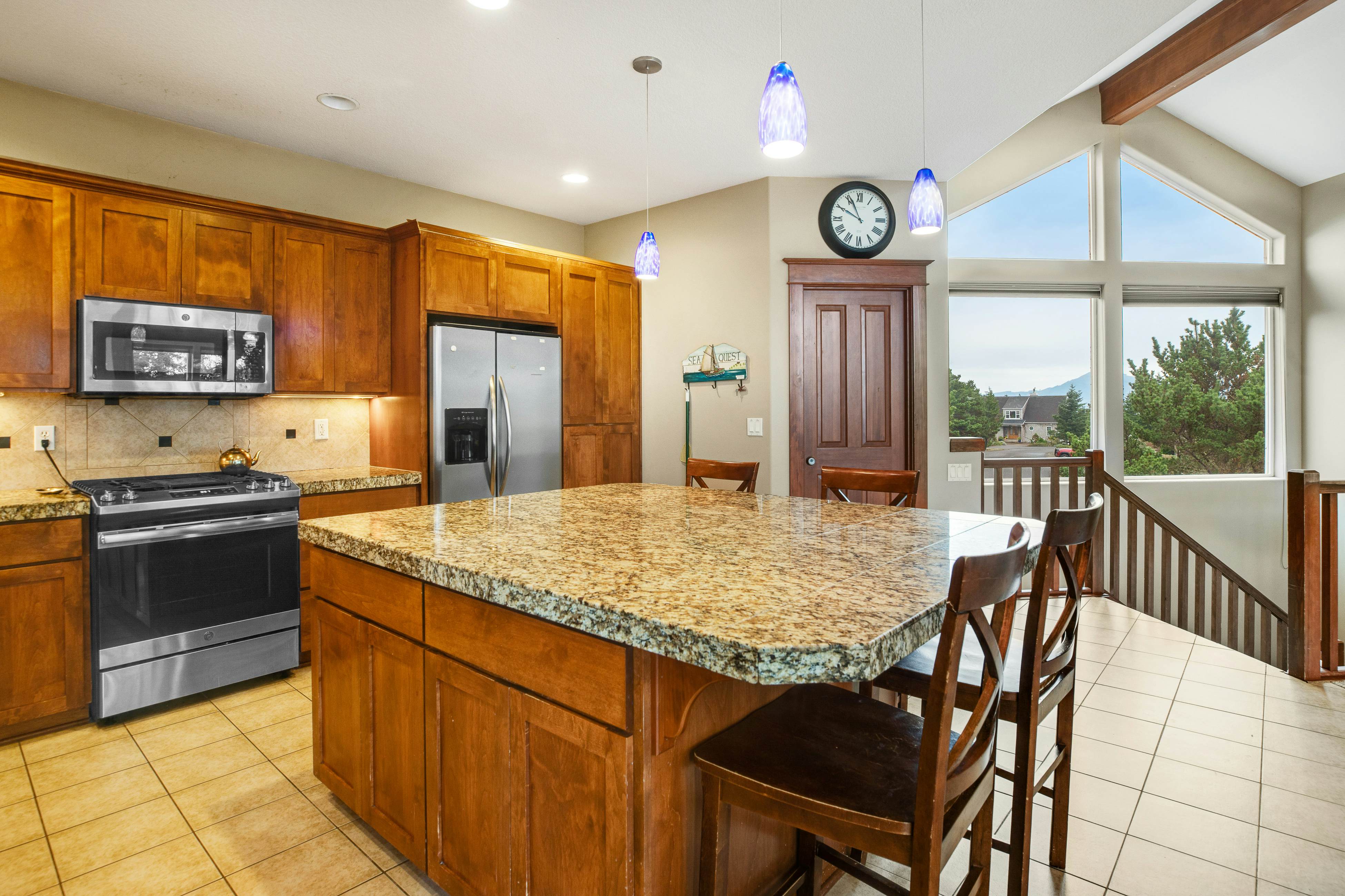 Spacious Oceanside Home with Private Hot Tub and Pacific Views - Dog-Friendly