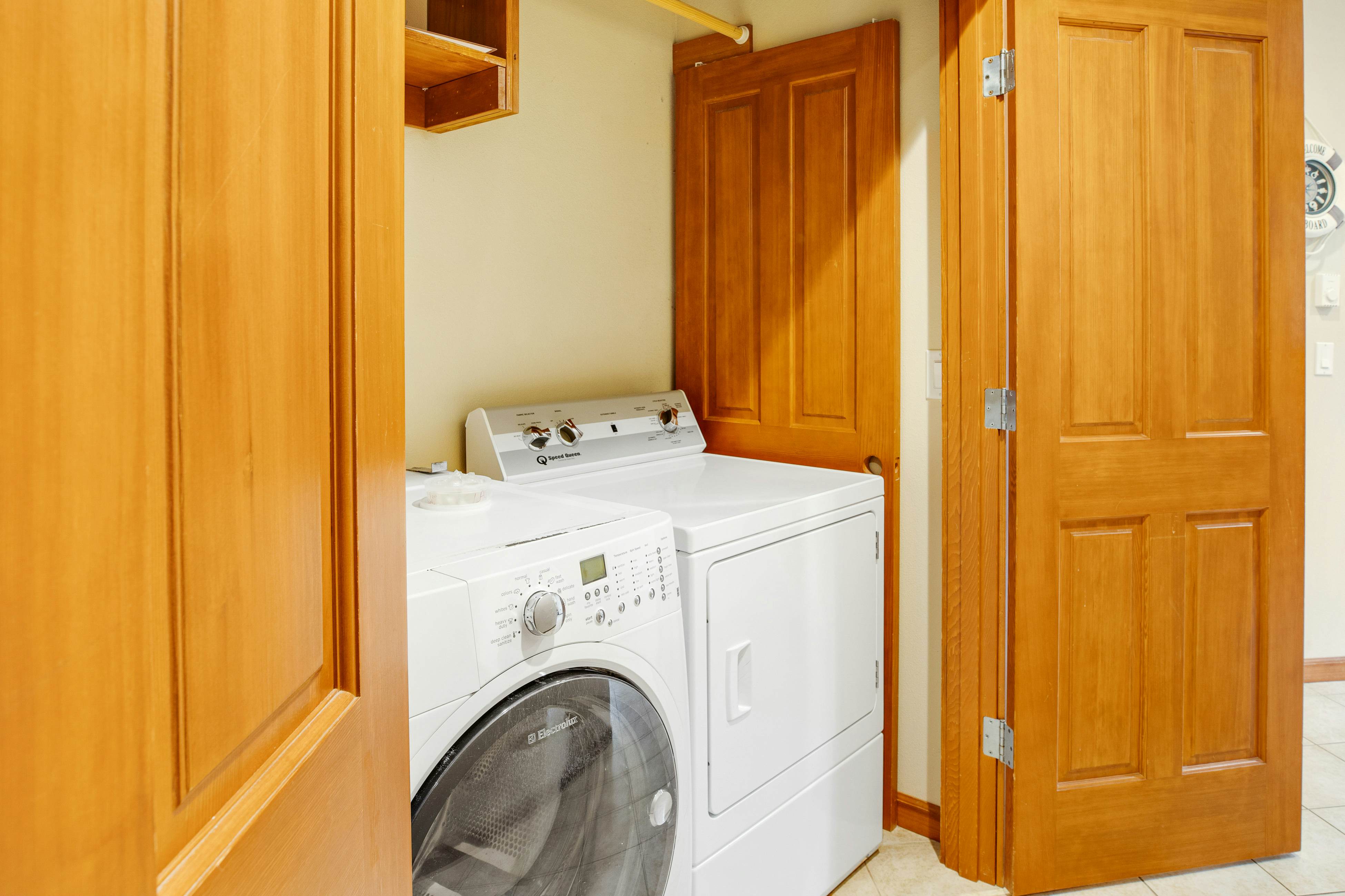 Spacious Oceanside Home with Private Hot Tub and Pacific Views - Dog-Friendly