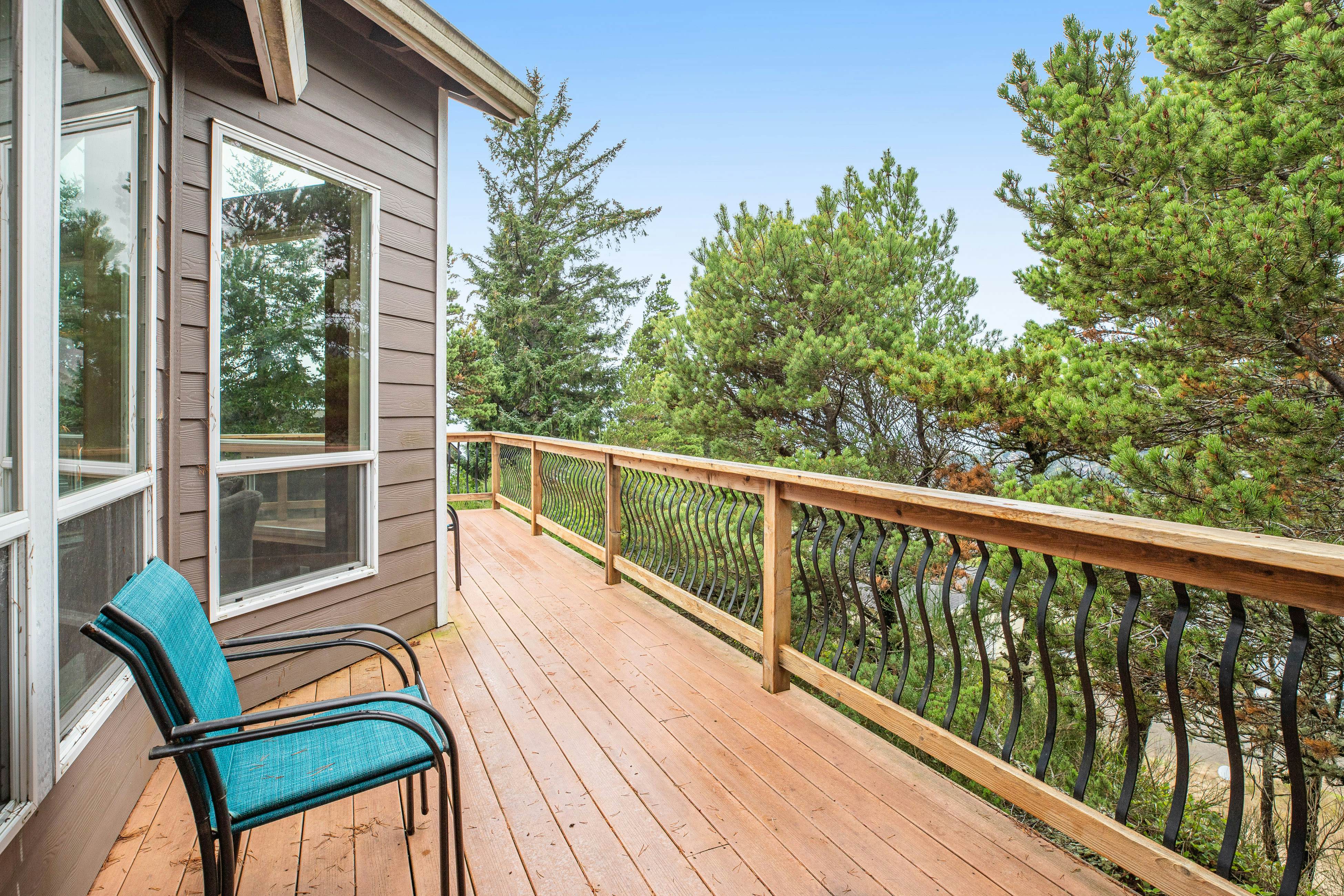 Spacious Oceanside Home with Private Hot Tub and Pacific Views - Dog-Friendly