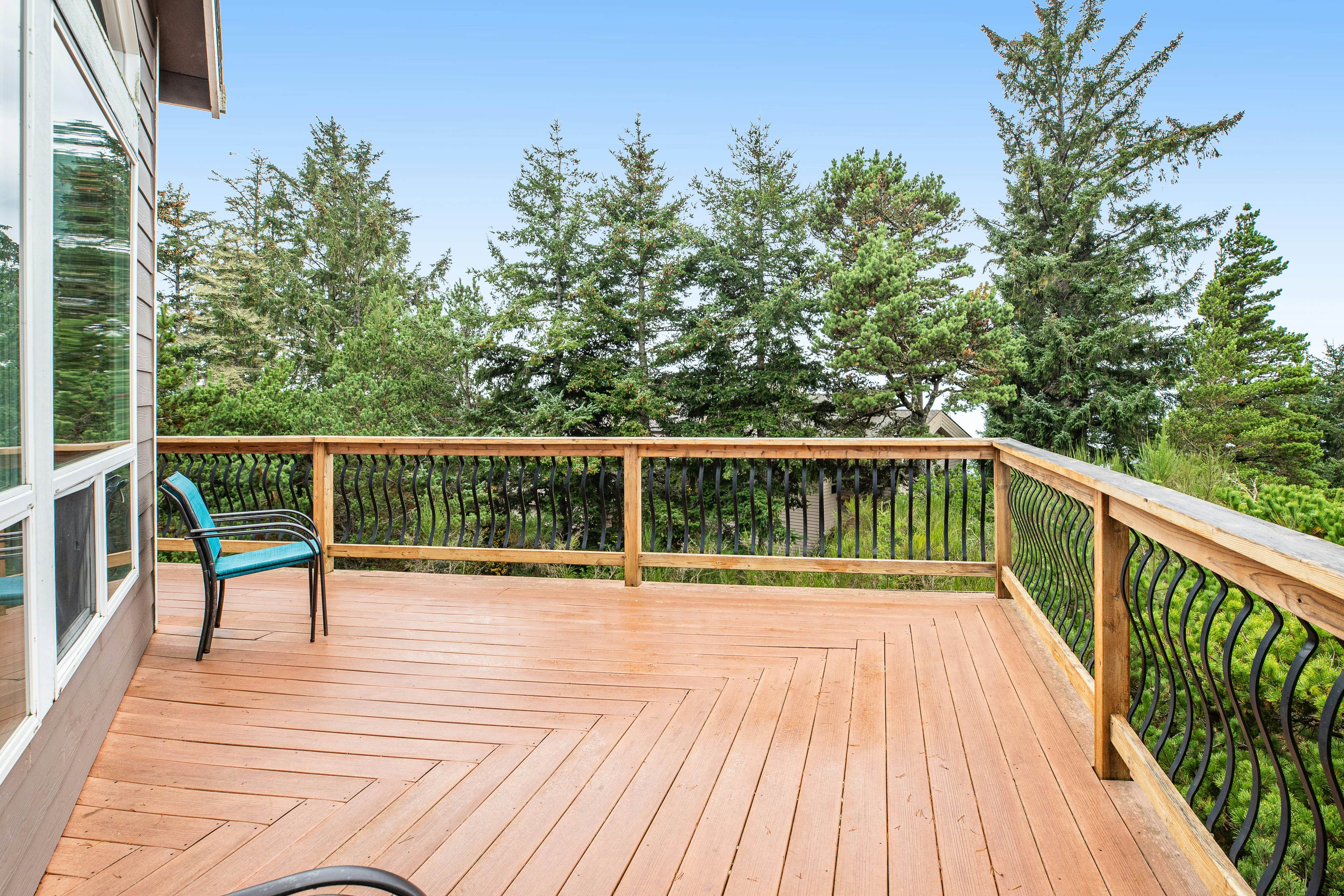 Spacious Oceanside Home with Private Hot Tub and Pacific Views - Dog-Friendly