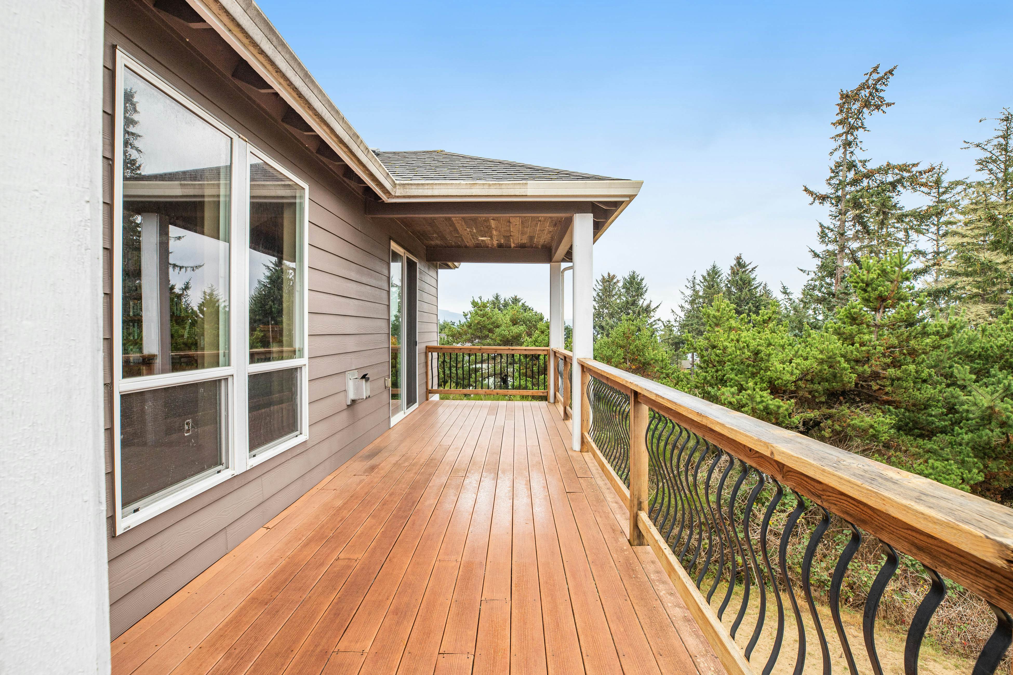 Spacious Oceanside Home with Private Hot Tub and Pacific Views - Dog-Friendly