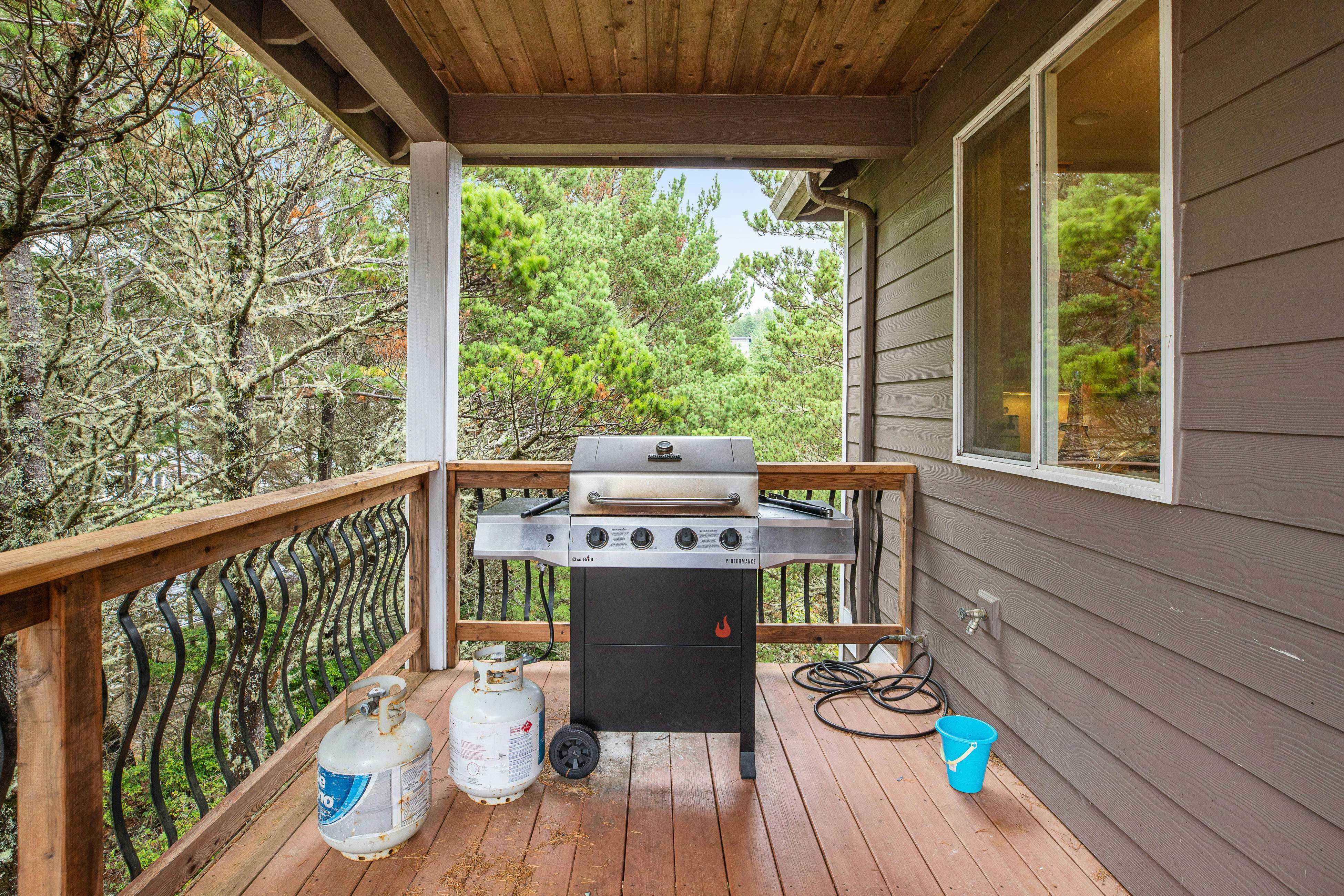 Spacious Oceanside Home with Private Hot Tub and Pacific Views - Dog-Friendly