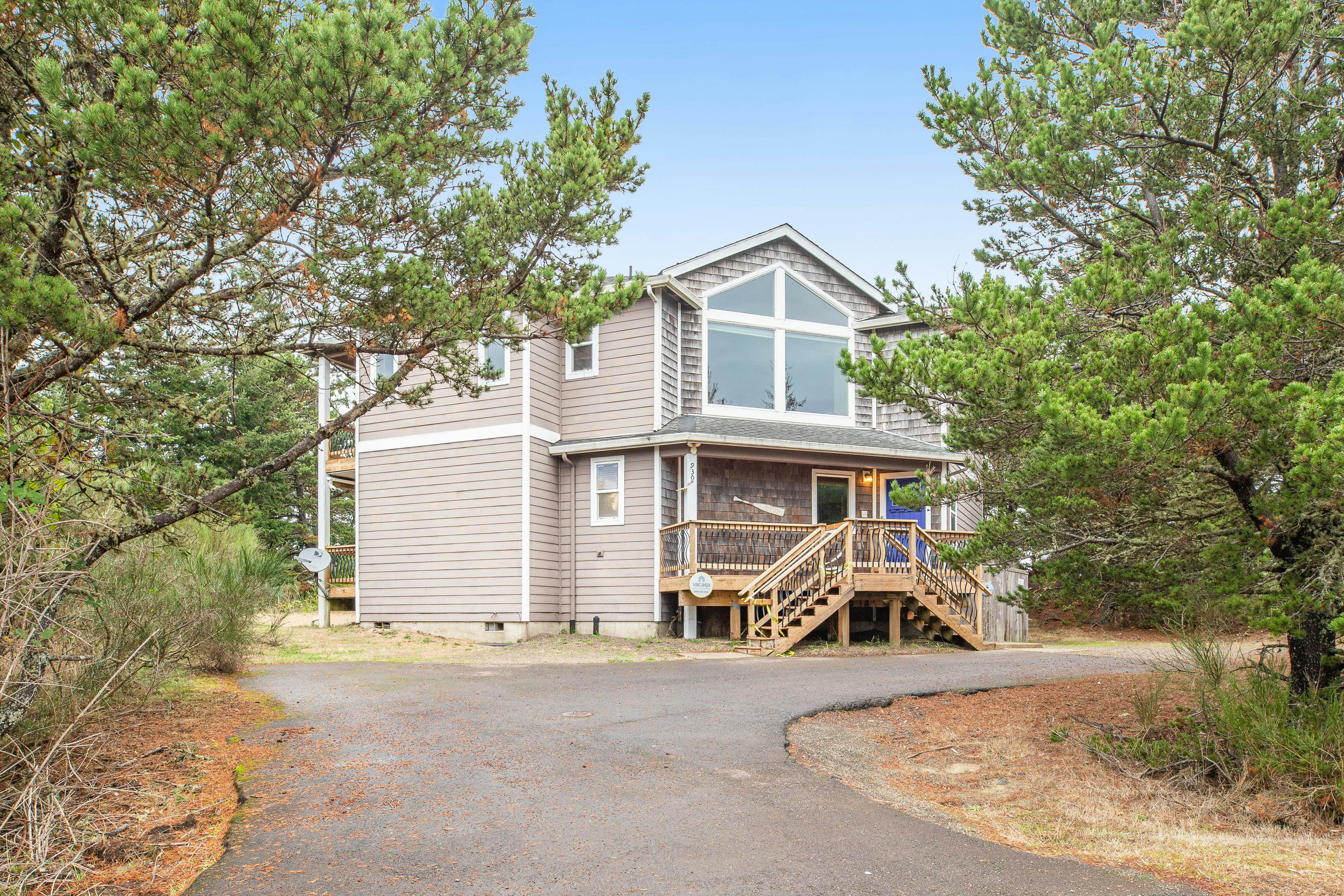 Spacious Oceanside Home with Private Hot Tub and Pacific Views - Dog-Friendly