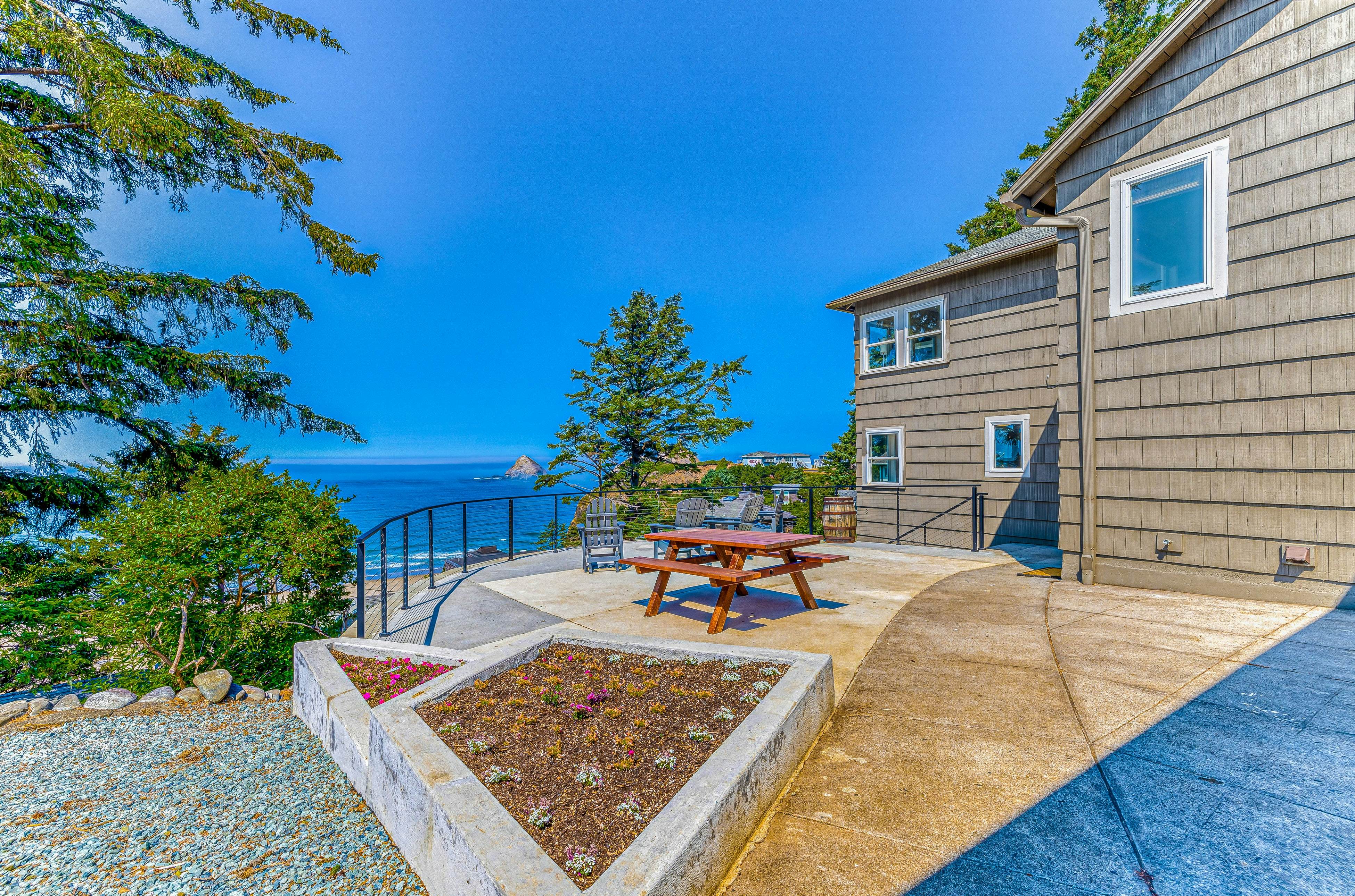 Quaint ocean-view escape with modern interior, smart TV, & gorgeous deck