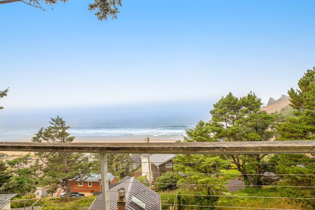 Cozy house with WiFi sweeping ocean views and nearby beach access