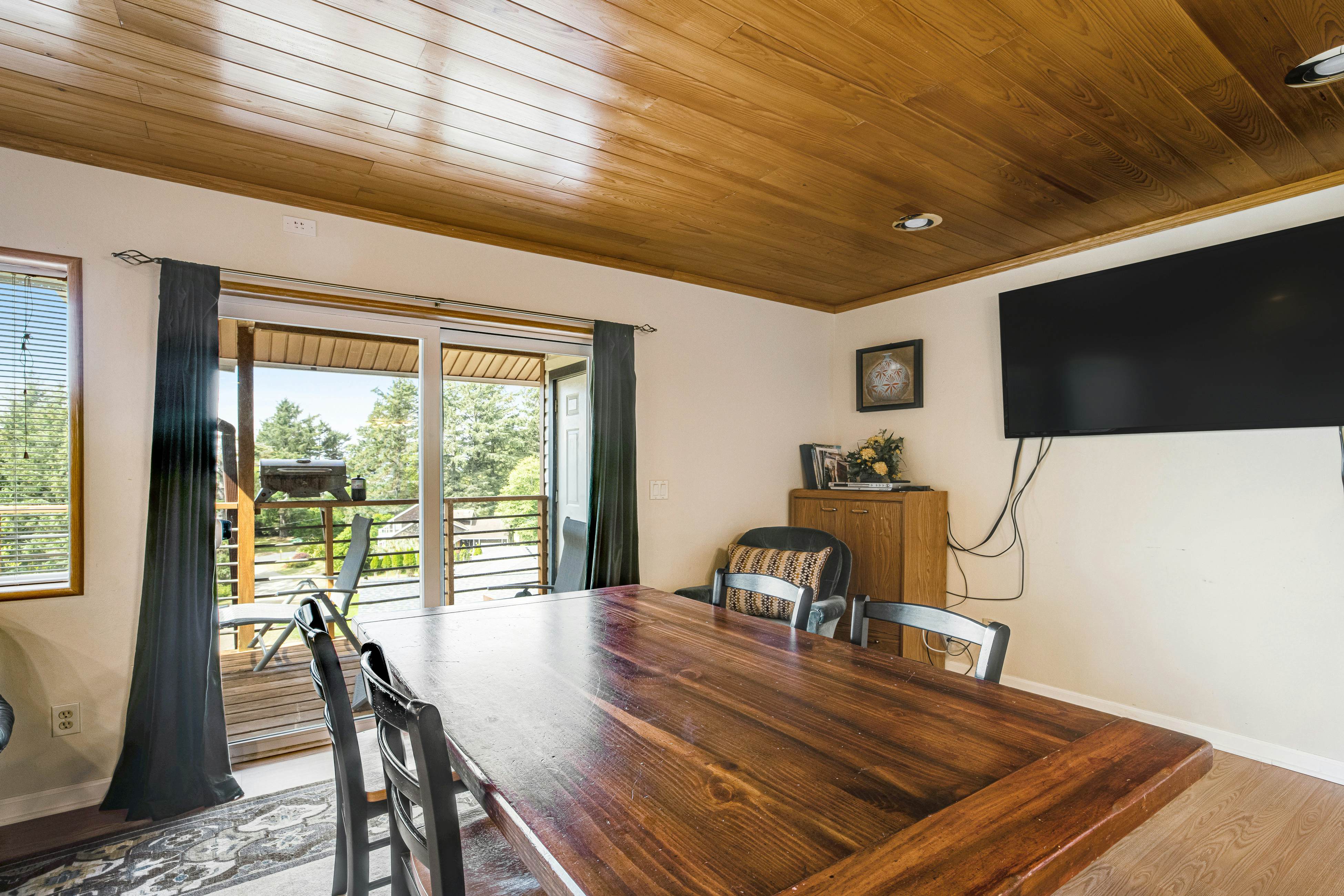 Welcoming Condo with Ocean Views and Private Hot Tub - Short Walk to the Beach