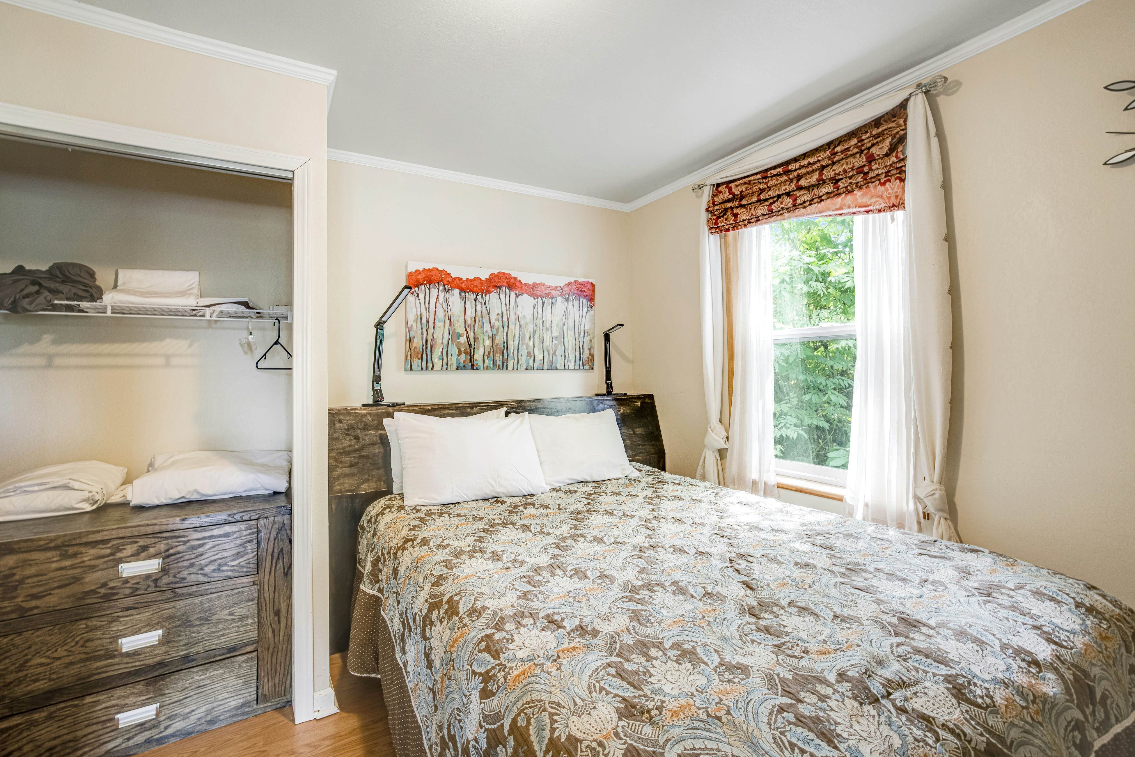 Welcoming Condo with Ocean Views and Private Hot Tub - Short Walk to the Beach