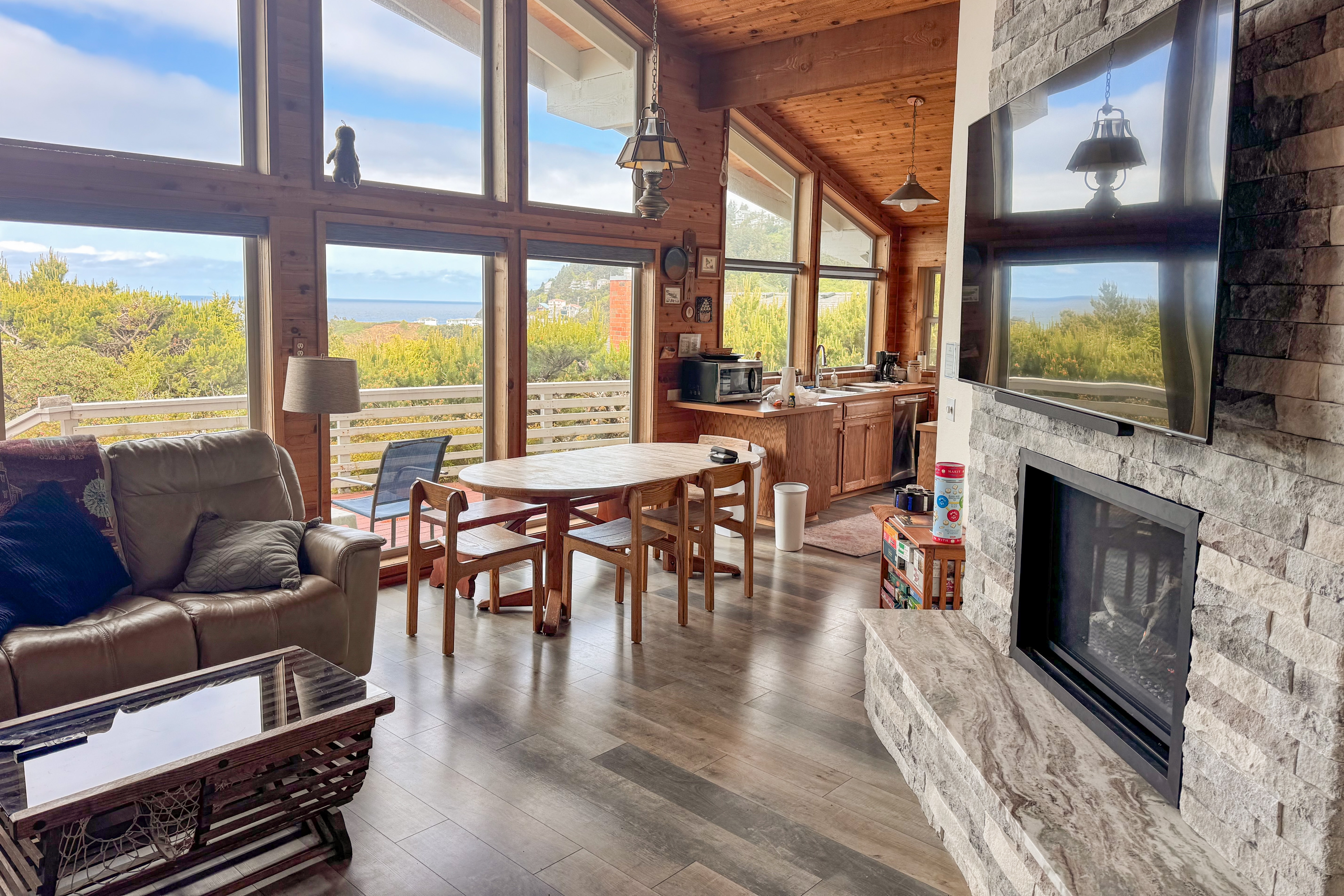 Dog Friendly house with ocean view private hot tub wall of windows