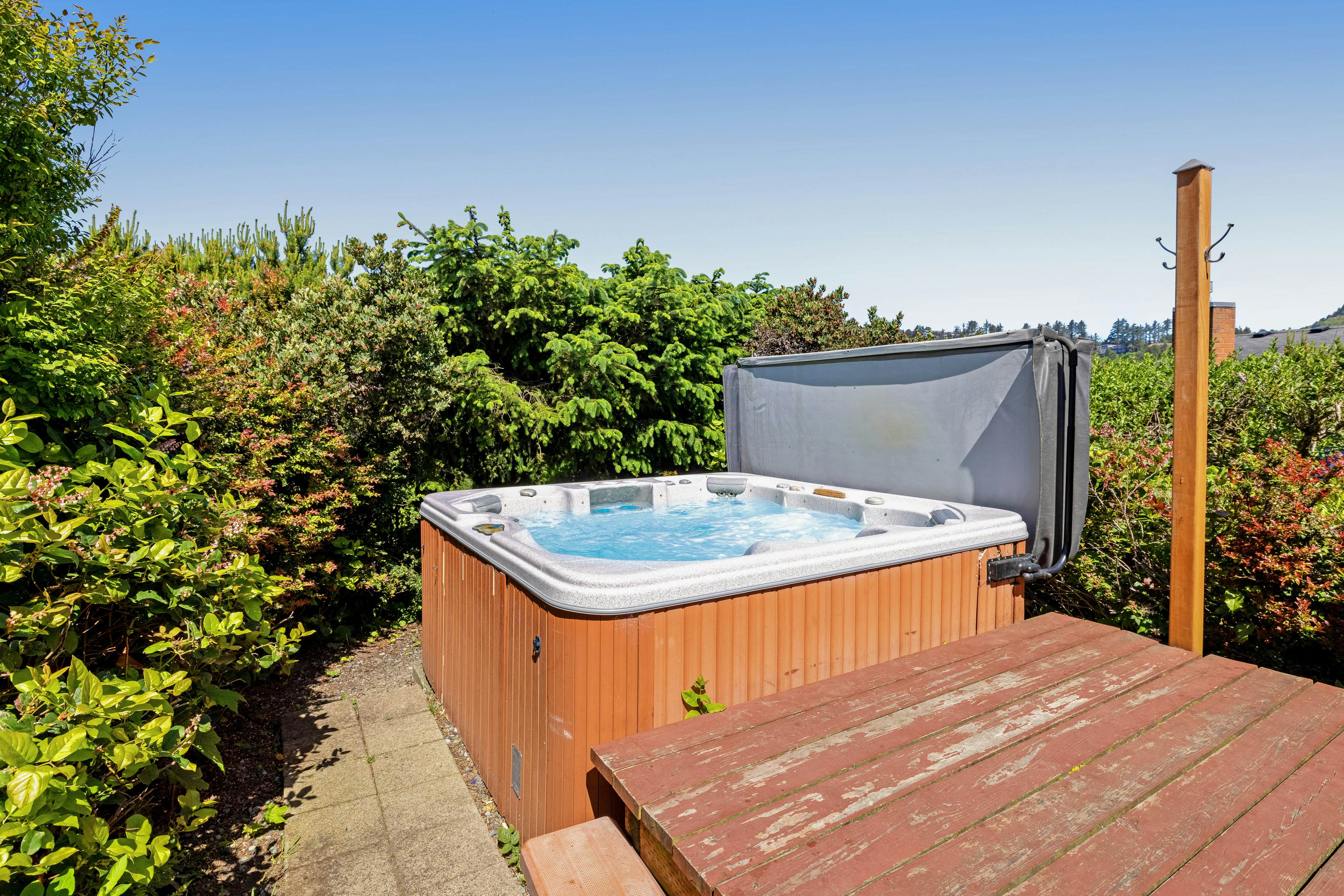 Dog-Friendly house with ocean view, private hot tub, wall-of-windows