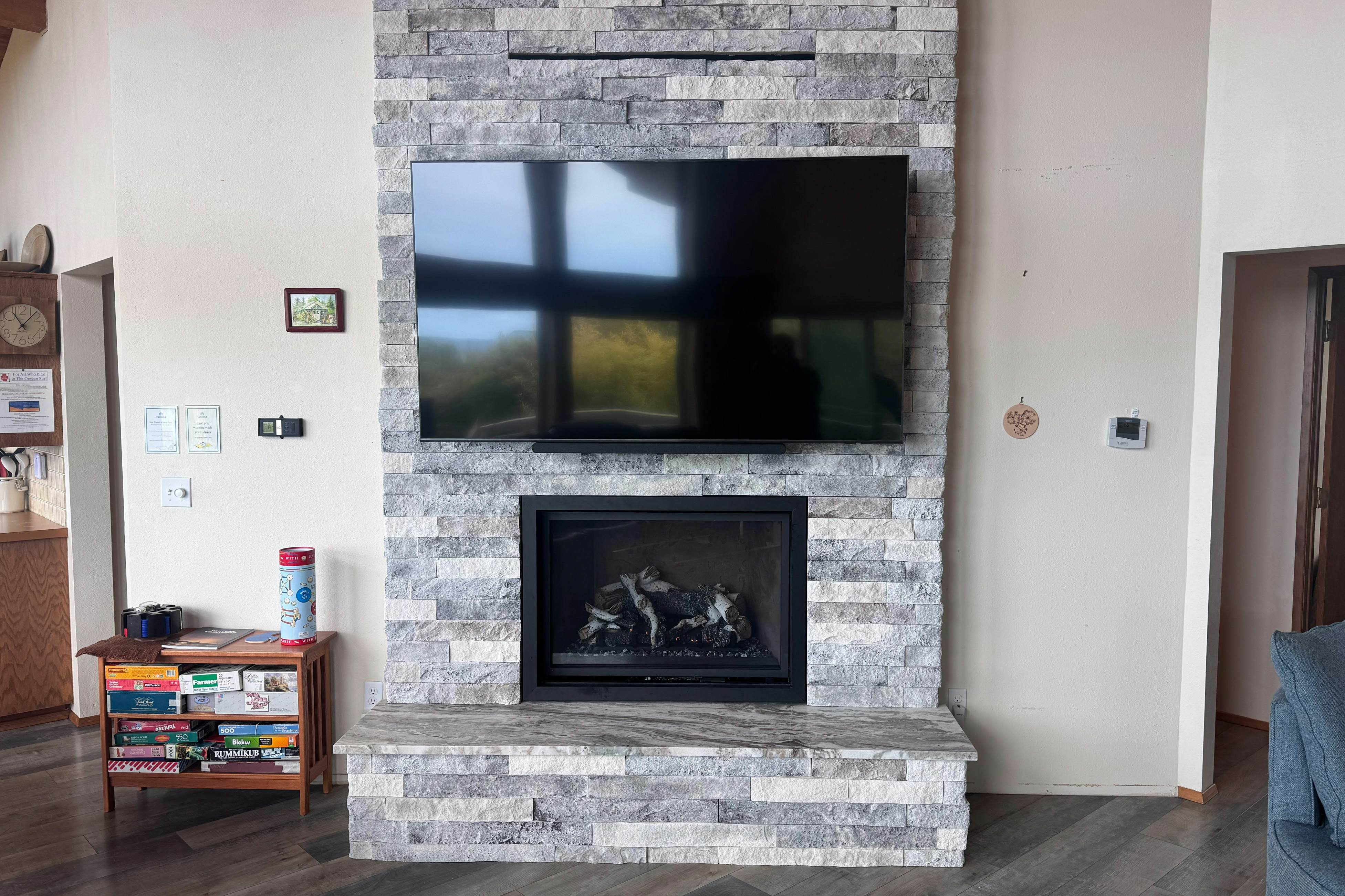 Dog-Friendly house with ocean view, private hot tub, wall-of-windows