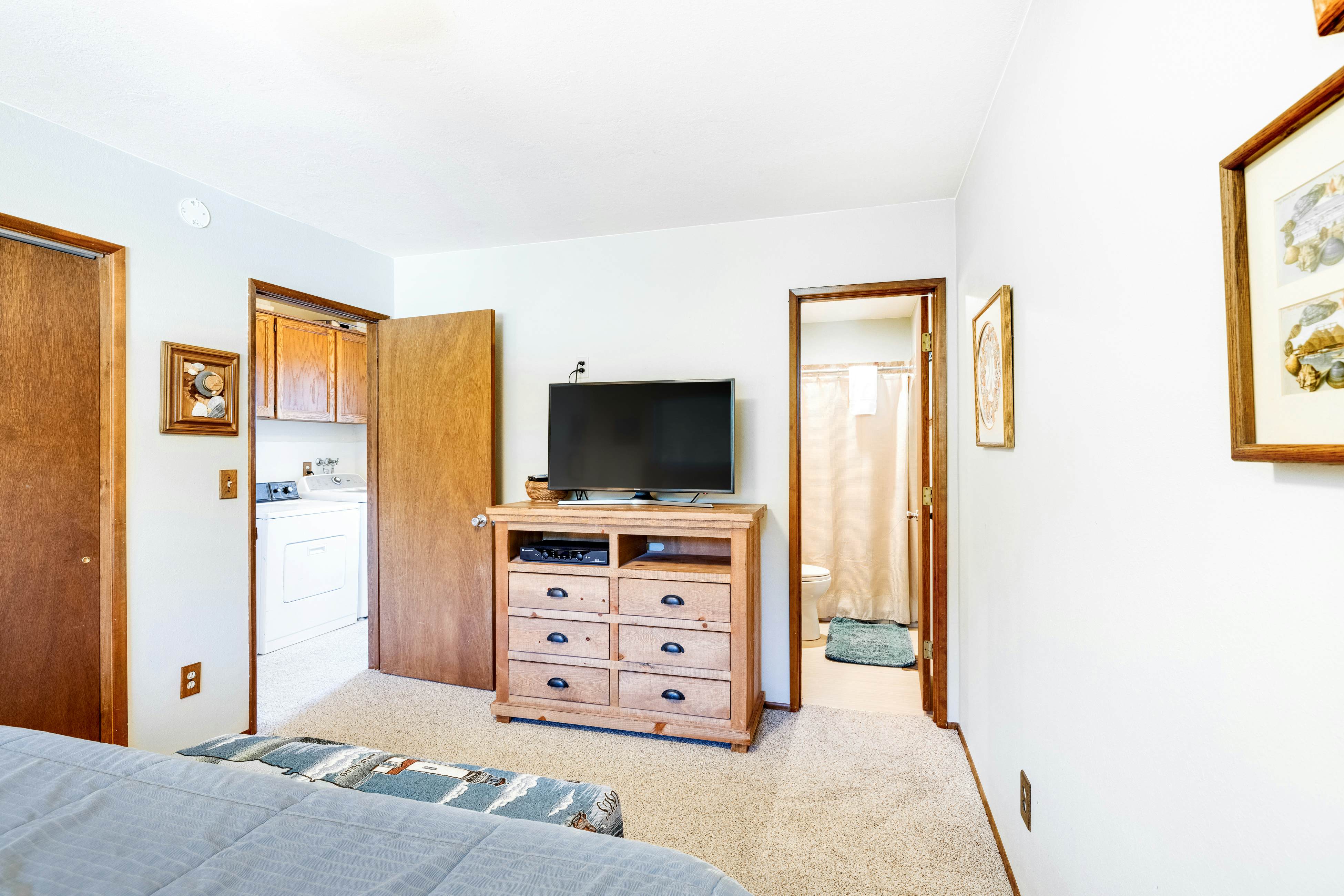 Dog-Friendly house with ocean view, private hot tub, wall-of-windows