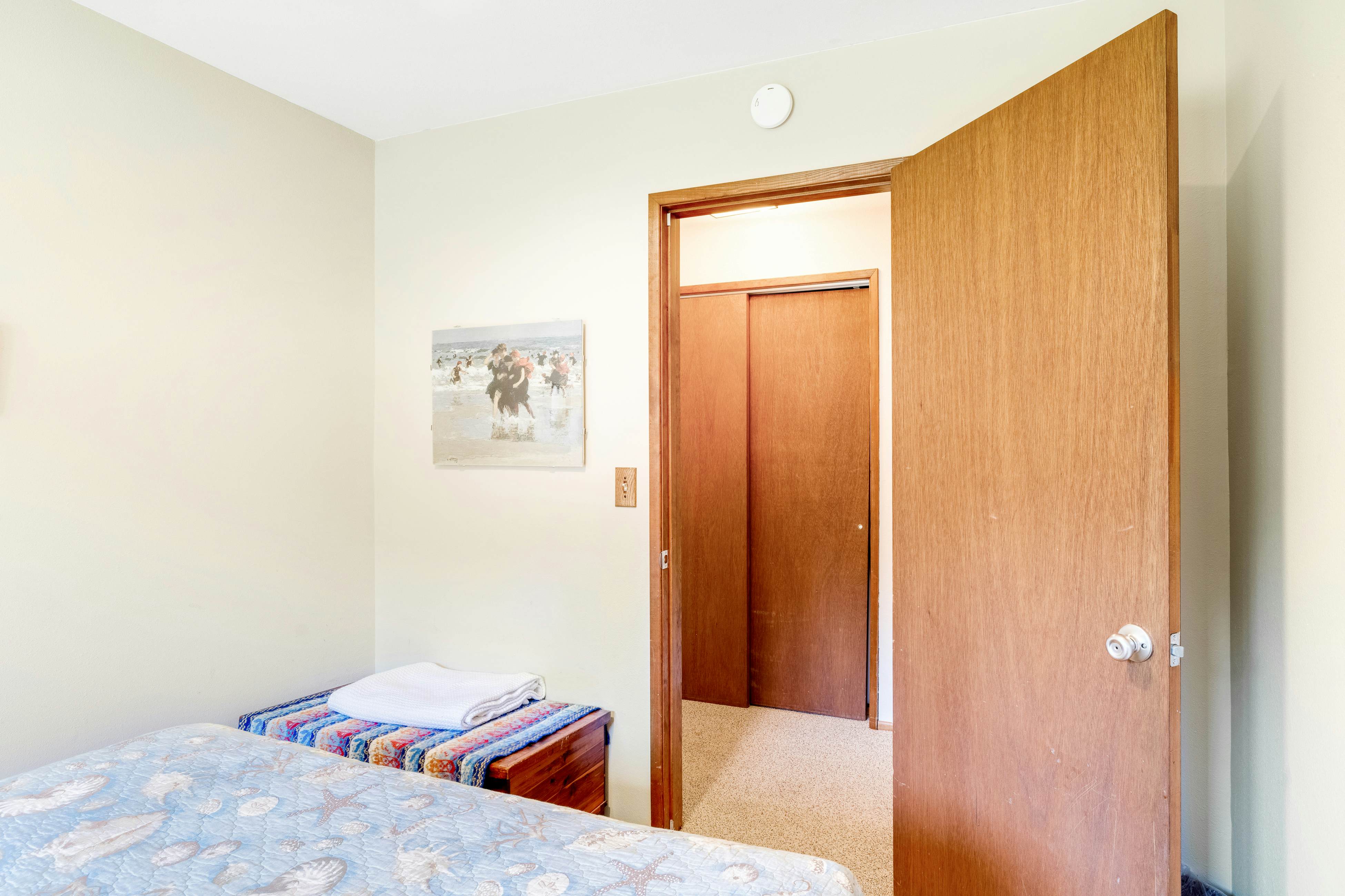 Dog-Friendly house with ocean view, private hot tub, wall-of-windows