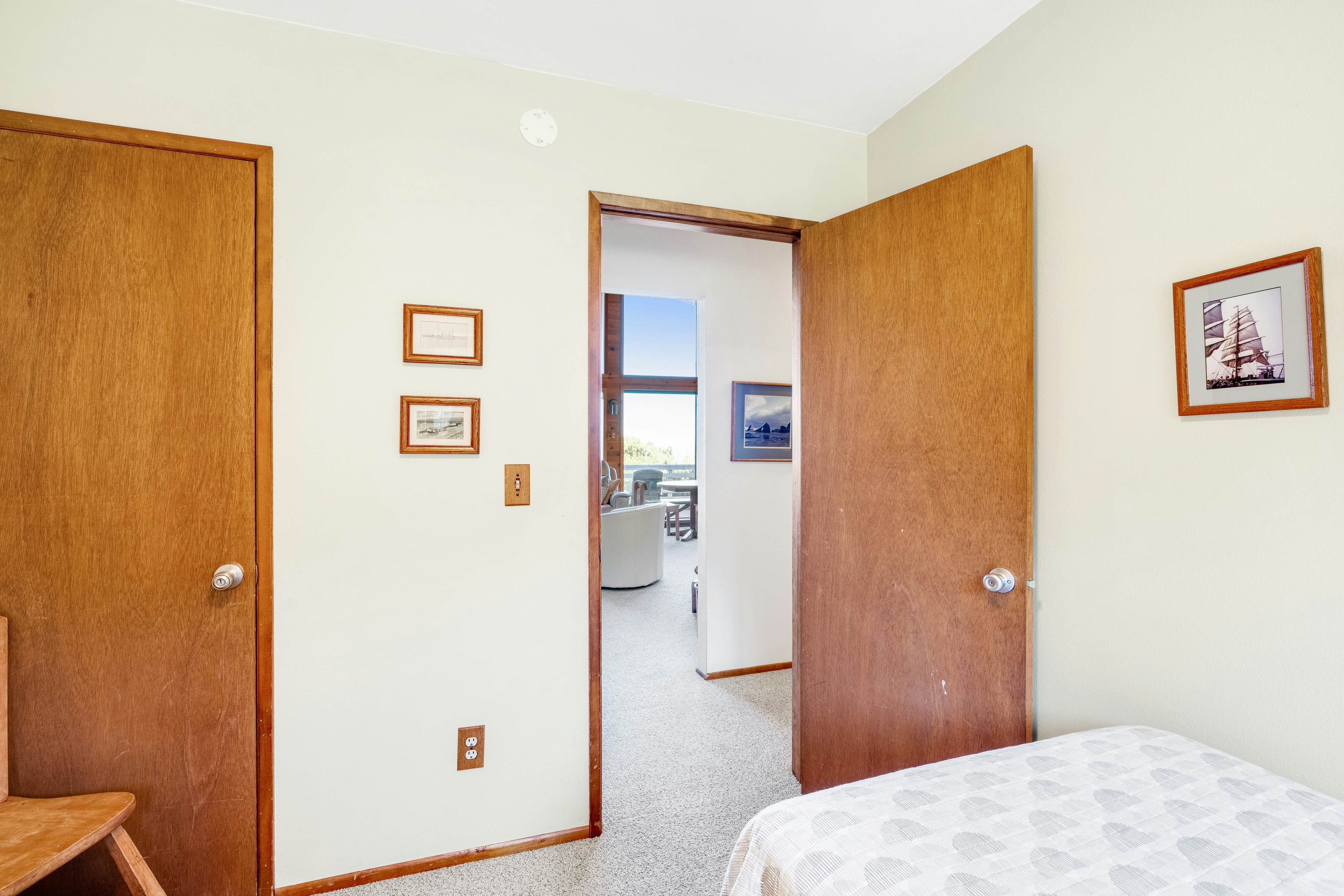 Dog-Friendly house with ocean view, private hot tub, wall-of-windows