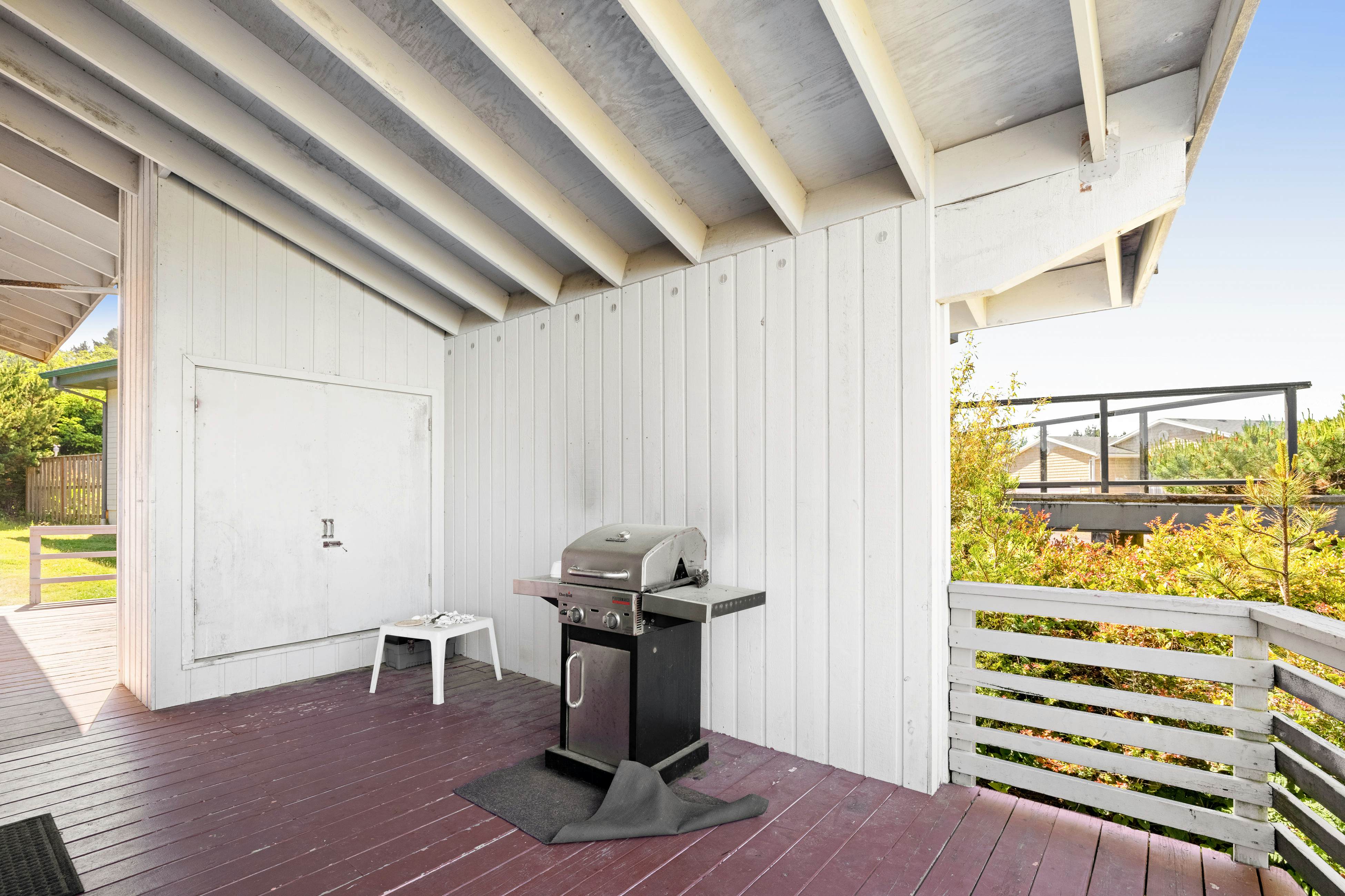 Dog-Friendly house with ocean view, private hot tub, wall-of-windows