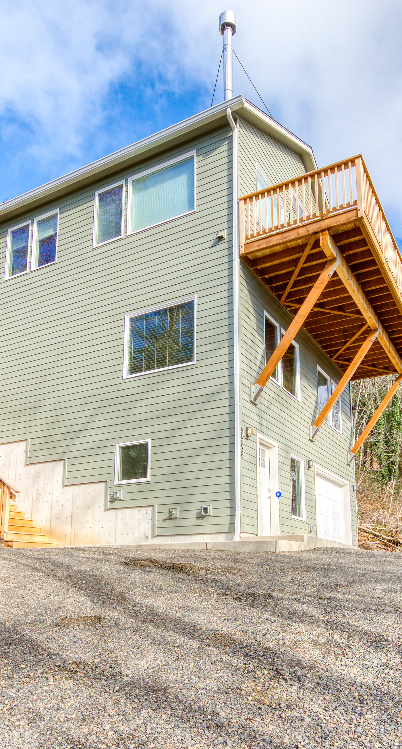 Contemporary built dog friendly house with partial ocean views