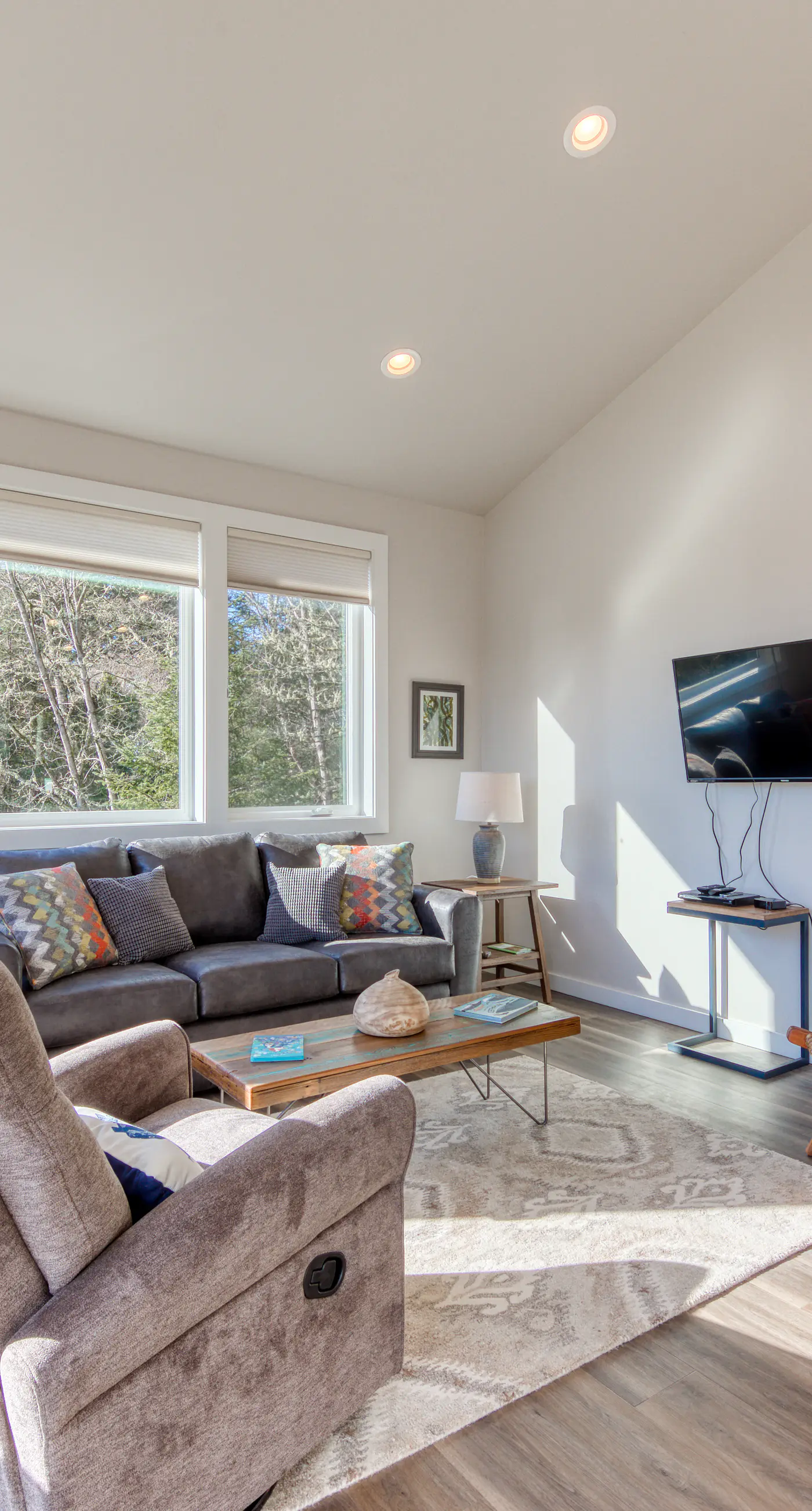 Contemporary built dog friendly house with partial ocean views
