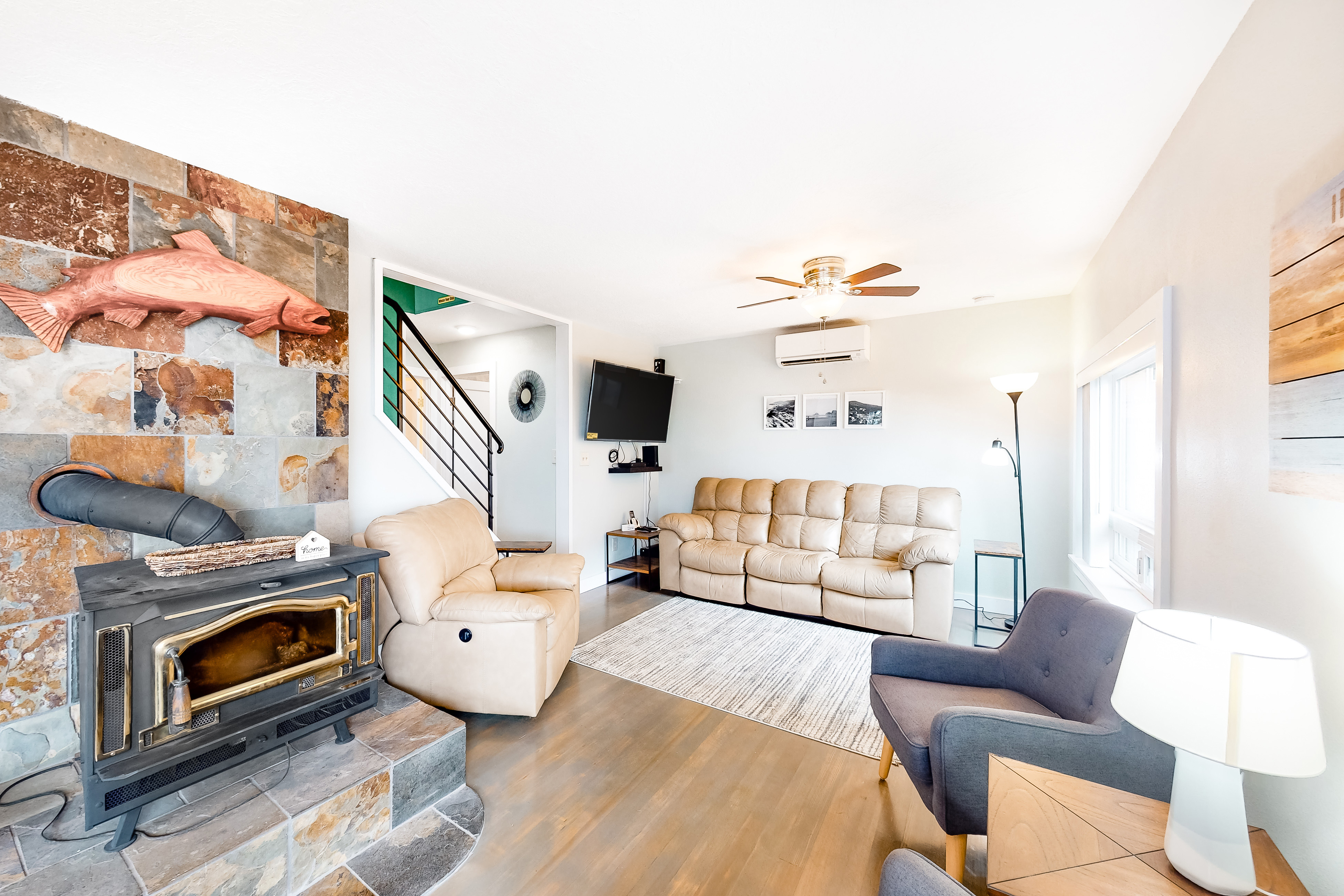 Charming Ocean View Home with Free WiFi and Private Washer Dryer Dogs Welcome