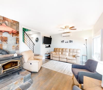 Charming Ocean View Home with Free WiFi and Private Washer Dryer Dogs Welcome