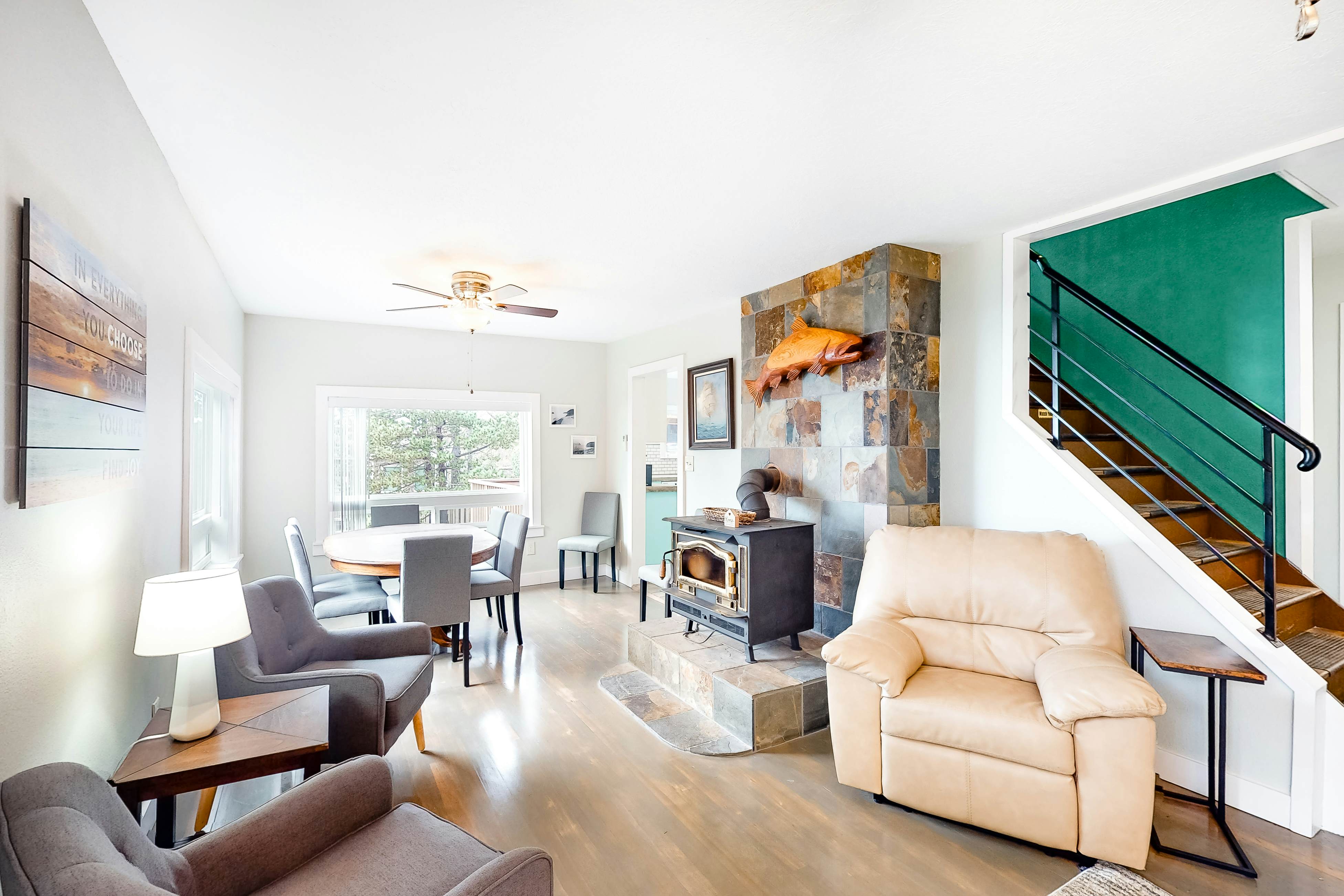 Charming Ocean View Home w/ Free WiFi & Private Washer/Dryer - Dogs Welcome