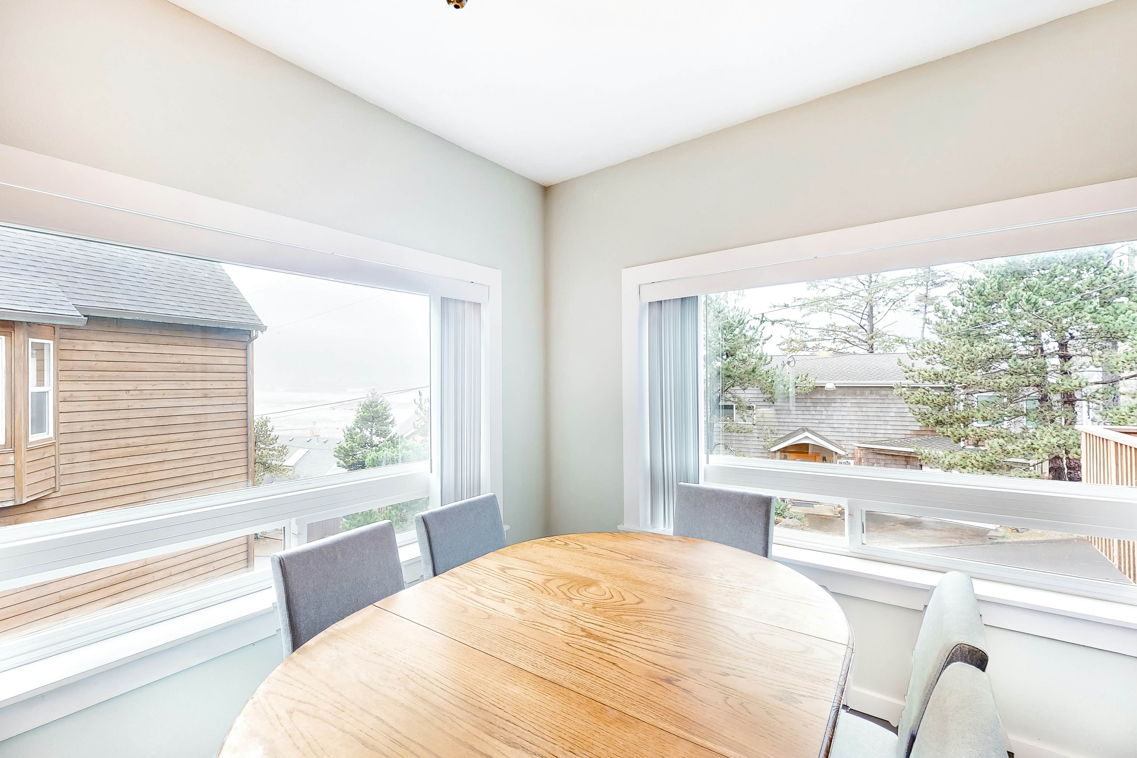 Charming Ocean View Home w/ Free WiFi & Private Washer/Dryer - Dogs Welcome