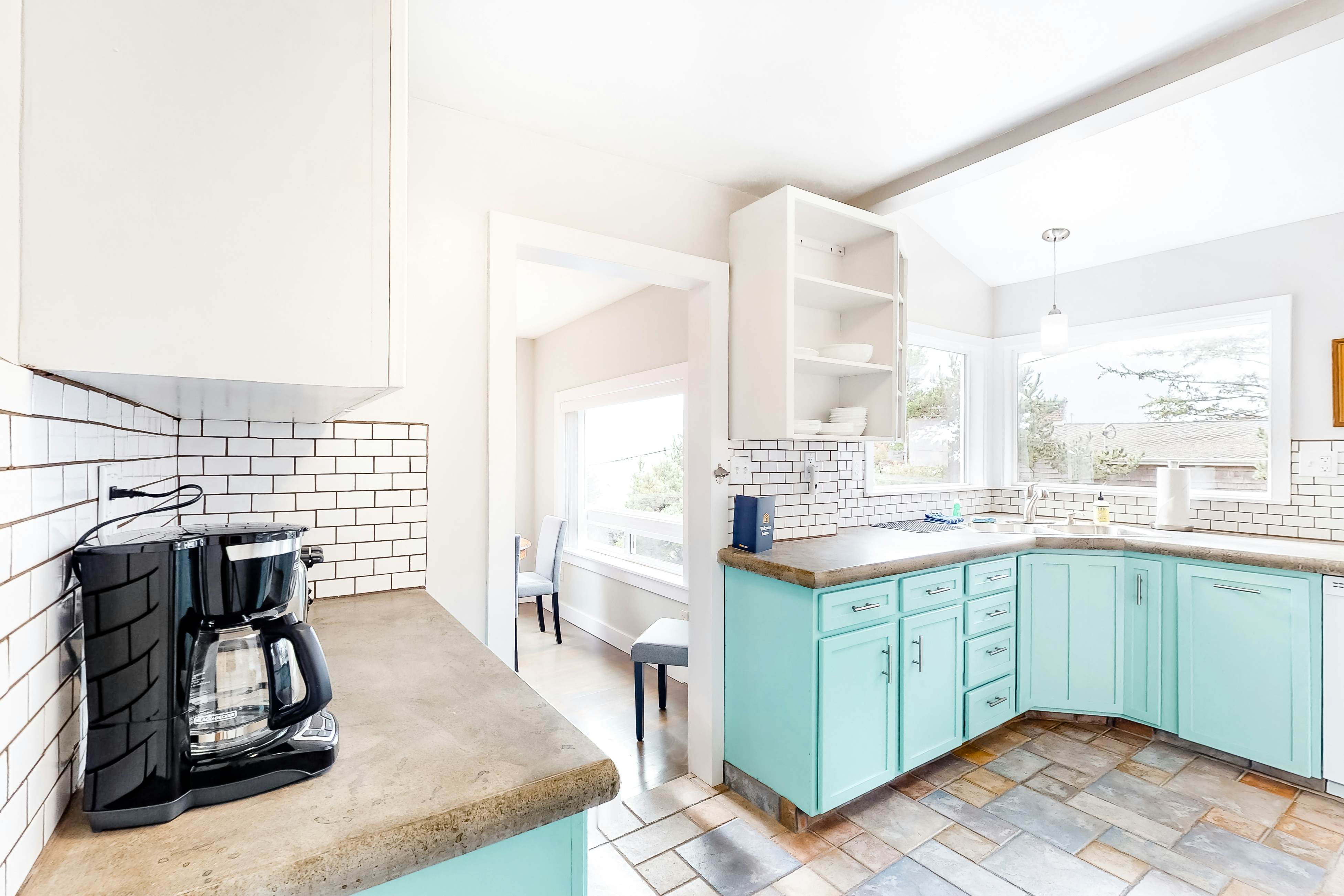 Charming Ocean View Home w/ Free WiFi & Private Washer/Dryer - Dogs Welcome