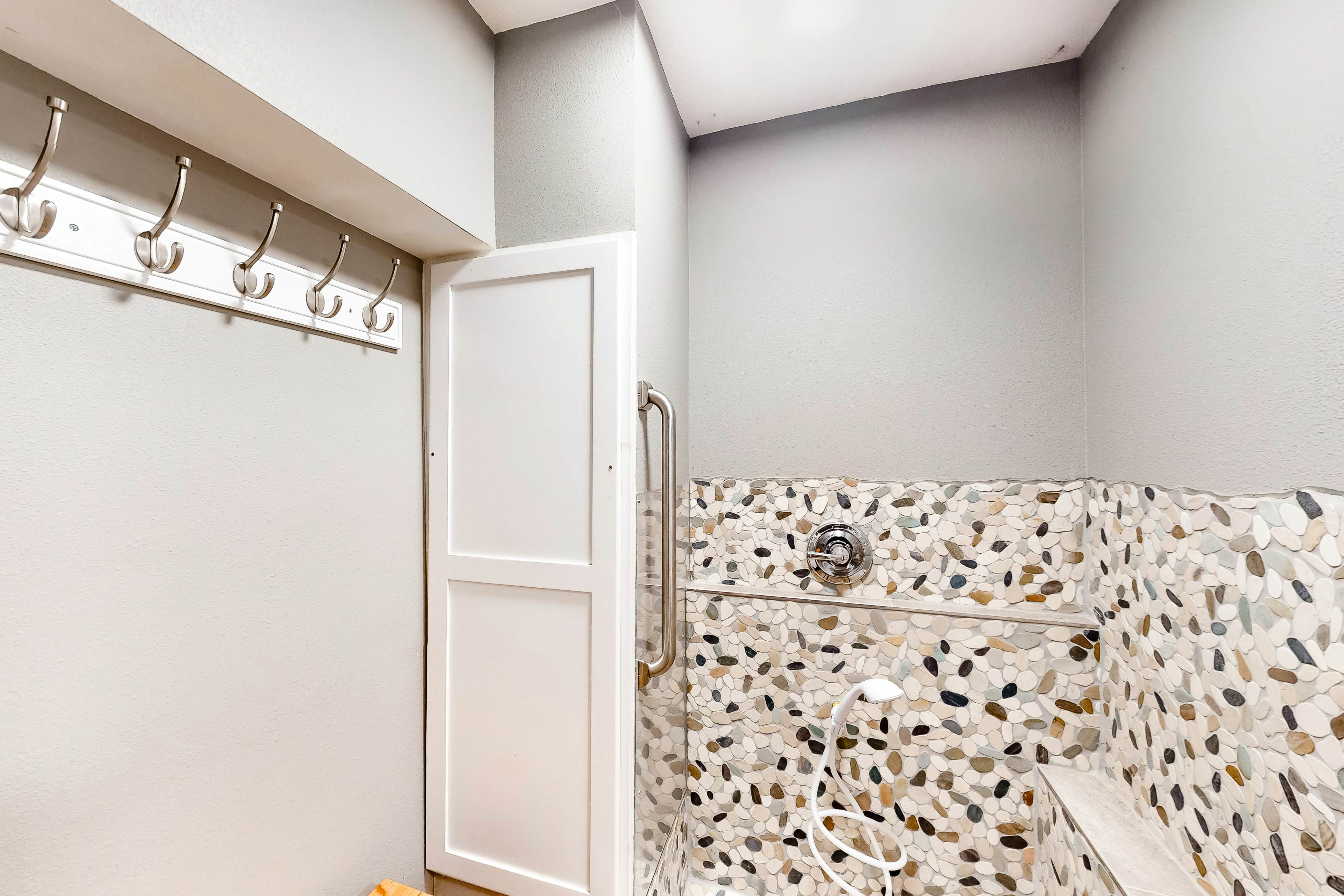 Charming Ocean View Home w/ Free WiFi & Private Washer/Dryer - Dogs Welcome