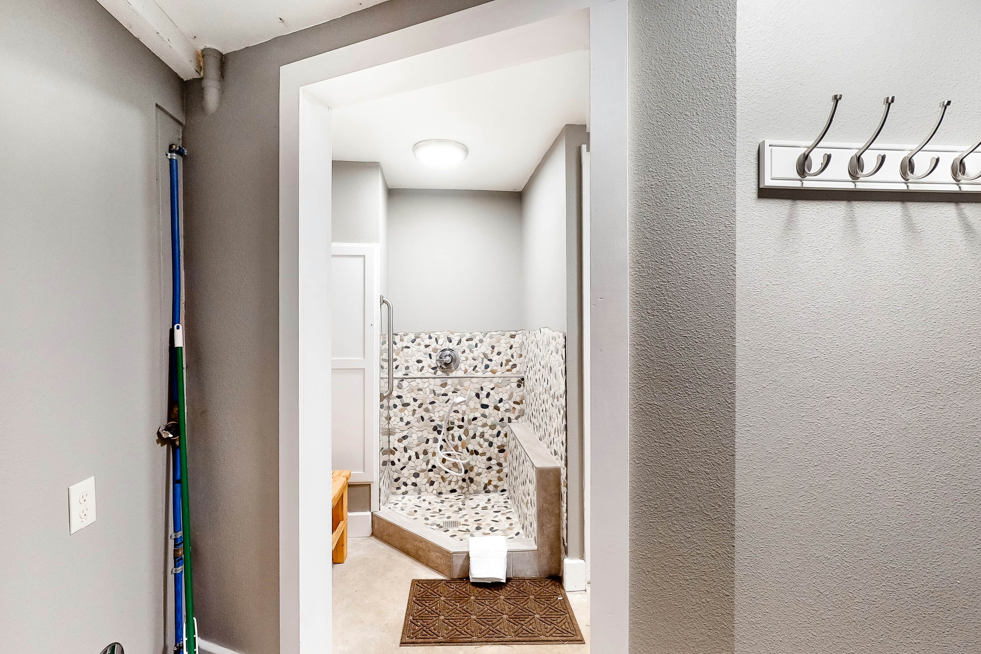 Charming Ocean View Home w/ Free WiFi & Private Washer/Dryer - Dogs Welcome