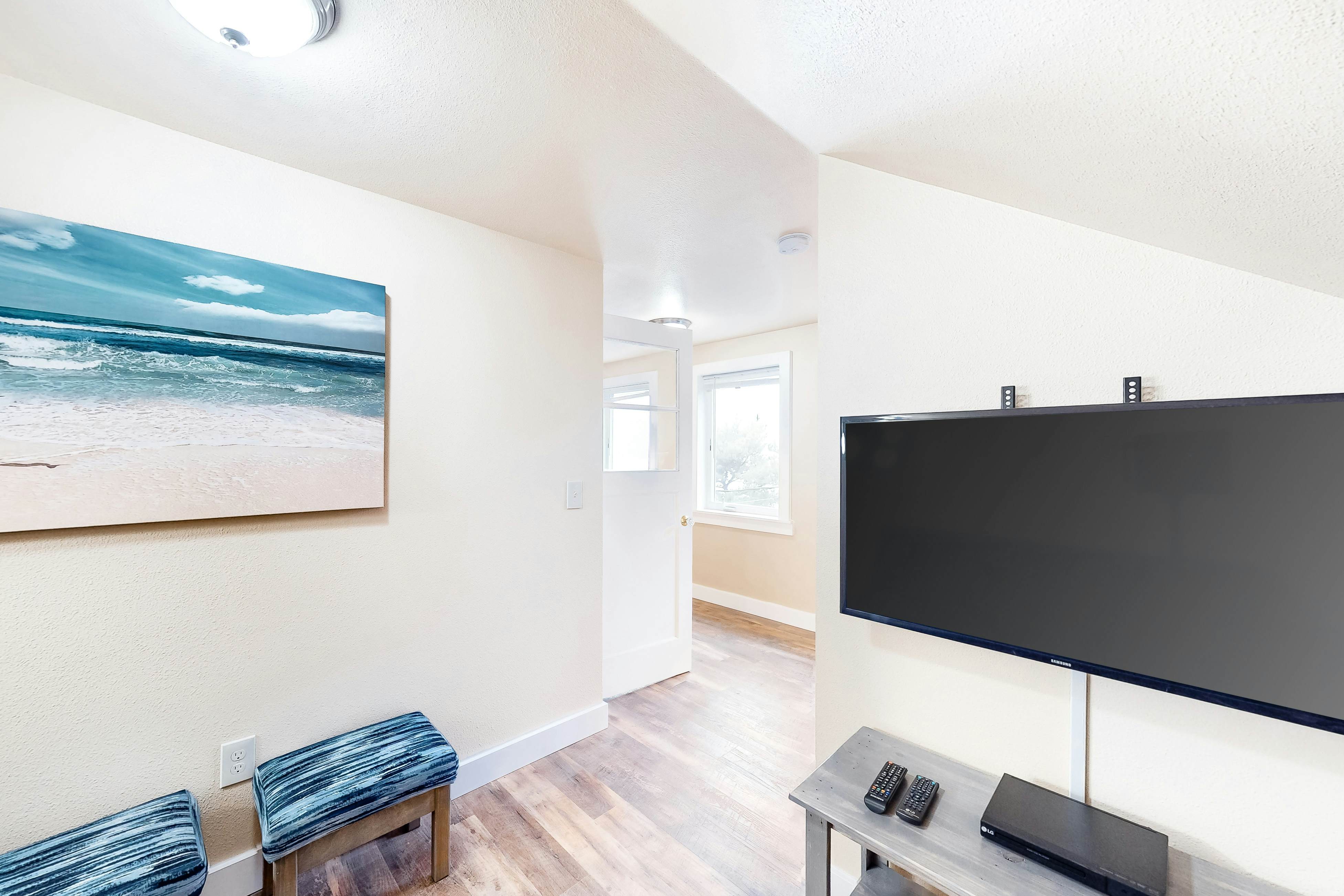 Charming Ocean View Home w/ Free WiFi & Private Washer/Dryer - Dogs Welcome