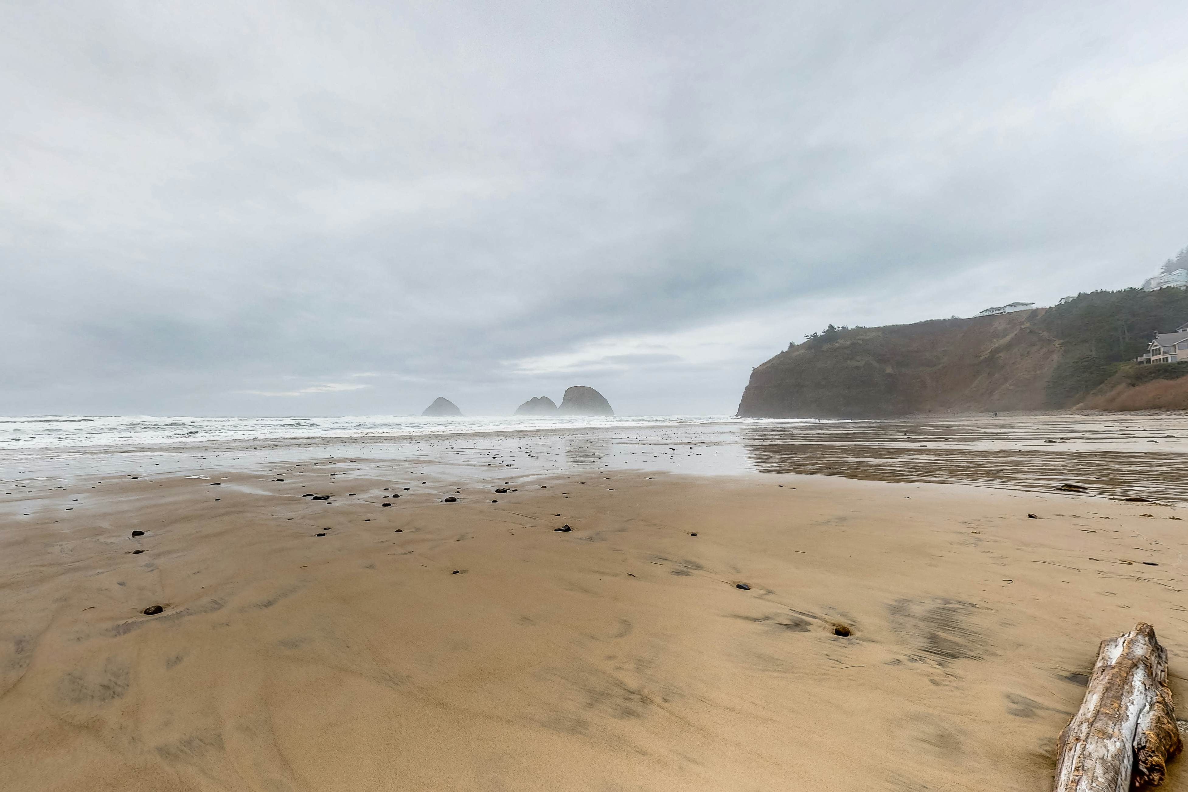 Charming Ocean View Home w/ Free WiFi & Private Washer/Dryer - Dogs Welcome