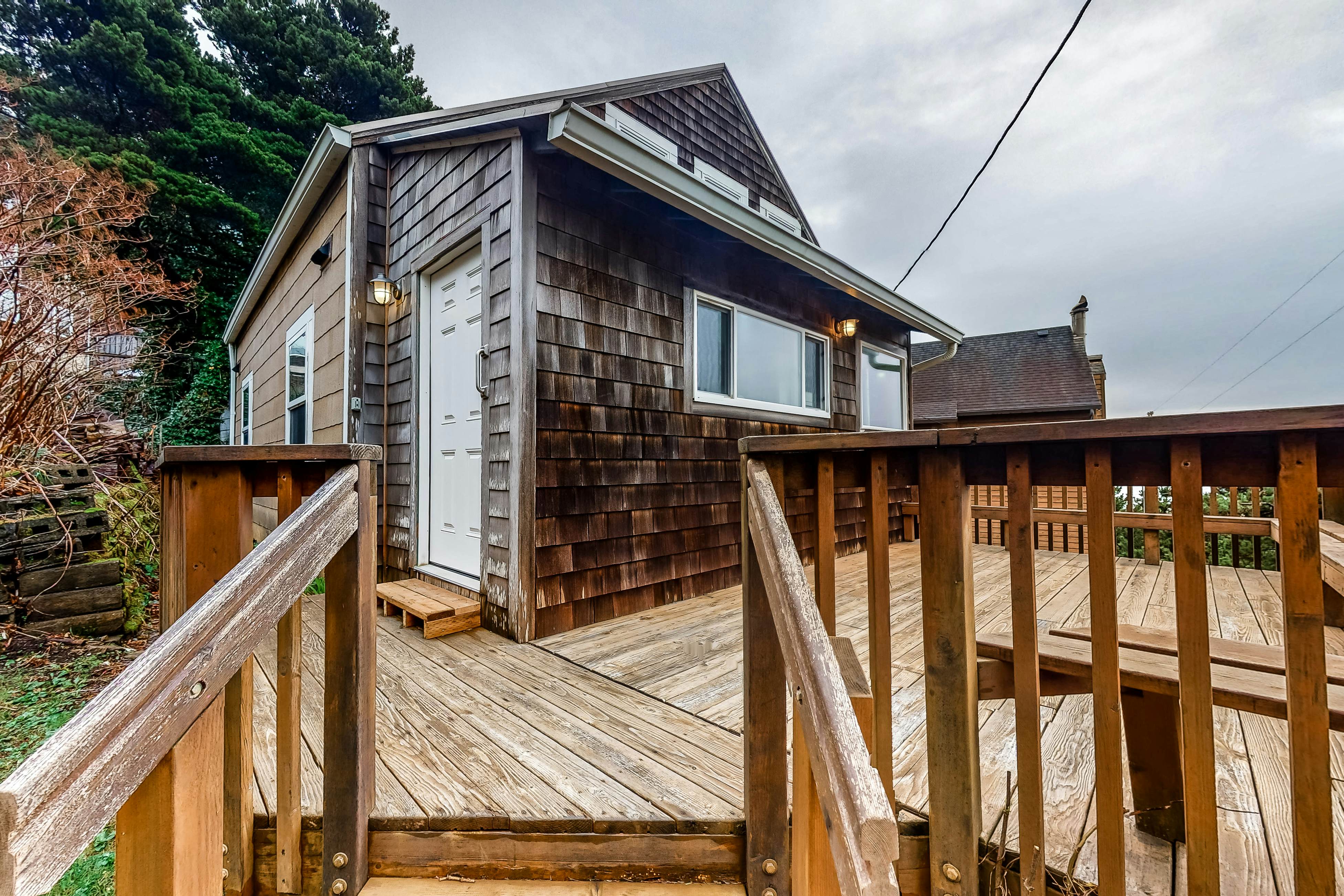 Charming Ocean View Home w/ Free WiFi & Private Washer/Dryer - Dogs Welcome